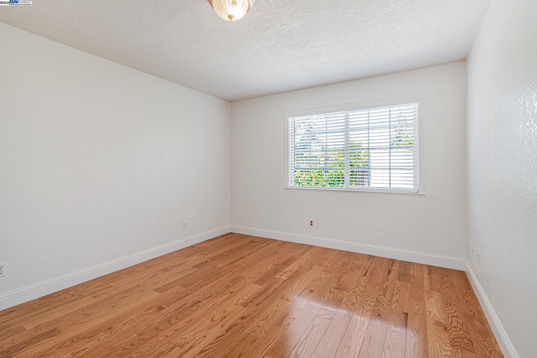 Detail Gallery Image 33 of 52 For 2940 Somerset Ave, Castro Valley,  CA 94546 - 4 Beds | 2 Baths