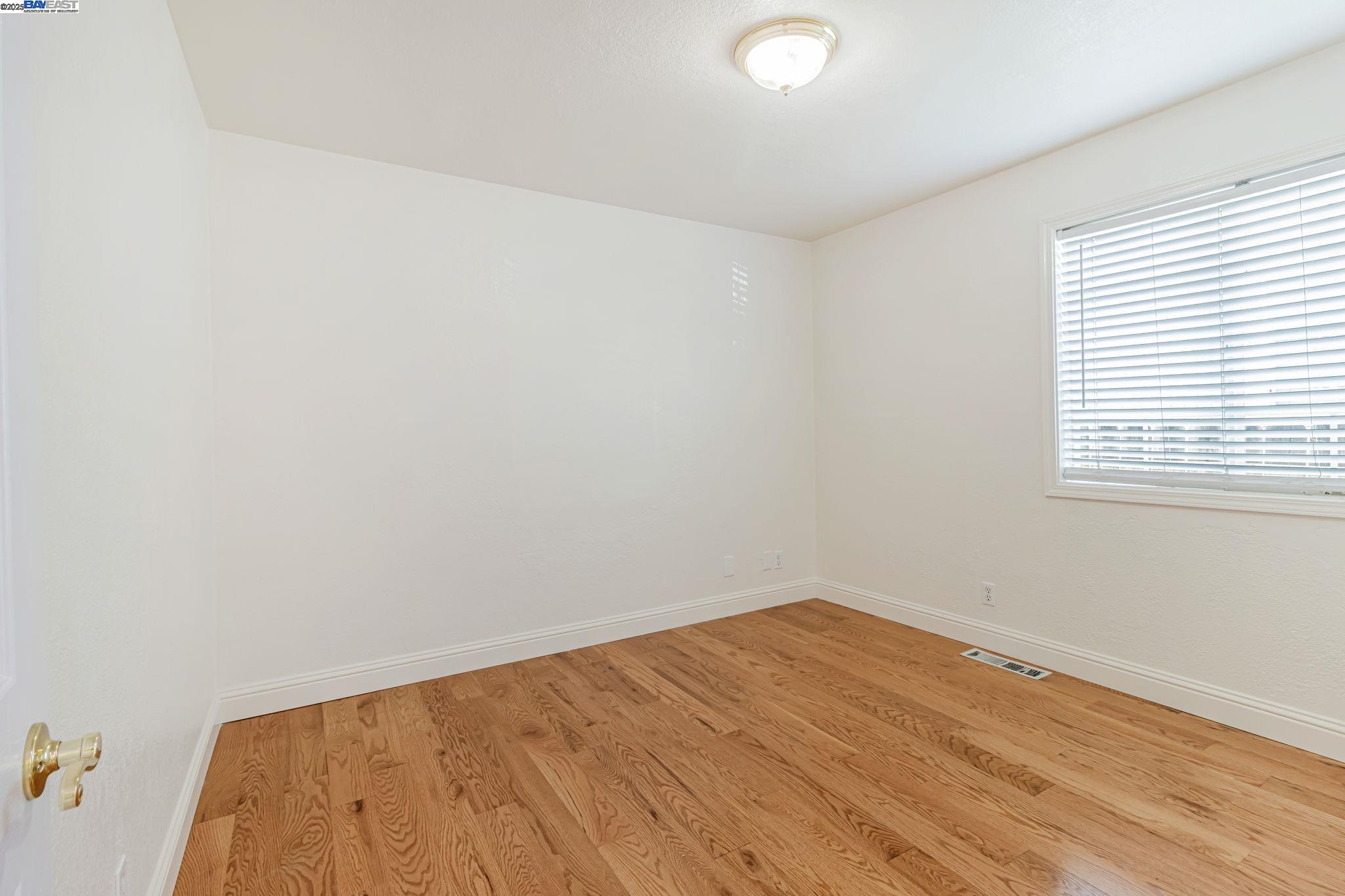 Detail Gallery Image 34 of 52 For 2940 Somerset Ave, Castro Valley,  CA 94546 - 4 Beds | 2 Baths