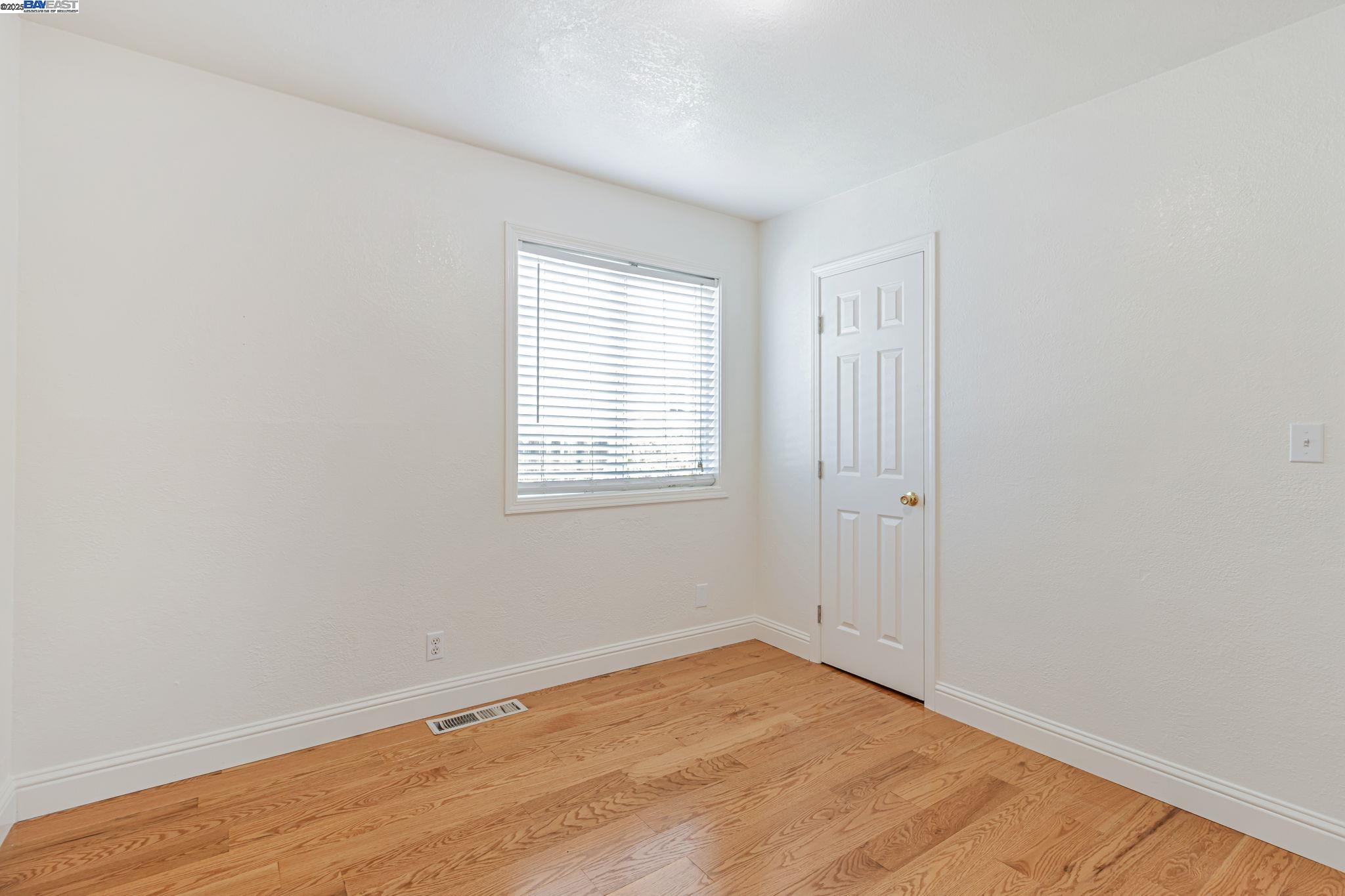 Detail Gallery Image 35 of 52 For 2940 Somerset Ave, Castro Valley,  CA 94546 - 4 Beds | 2 Baths