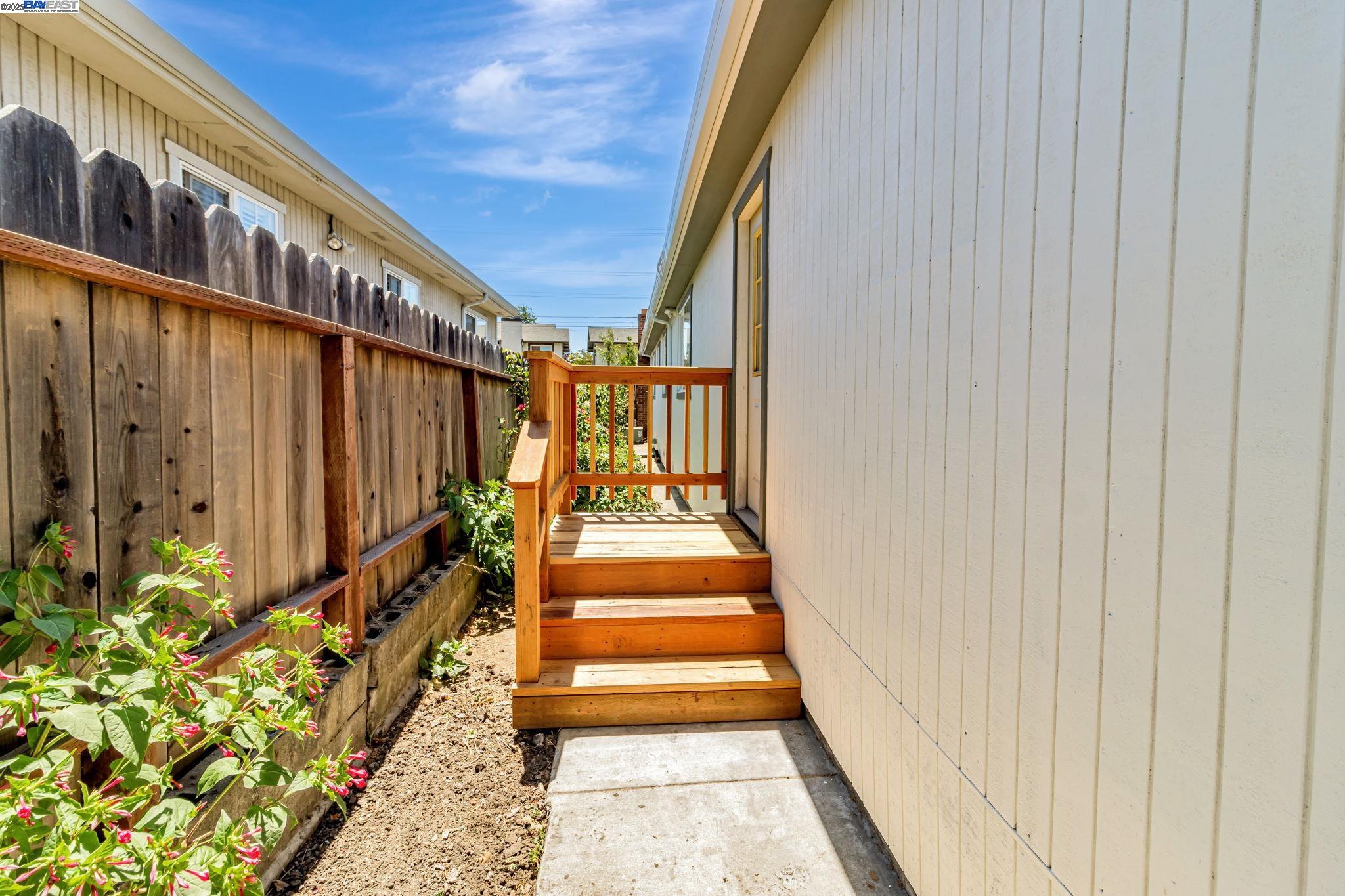 Detail Gallery Image 43 of 52 For 2940 Somerset Ave, Castro Valley,  CA 94546 - 4 Beds | 2 Baths