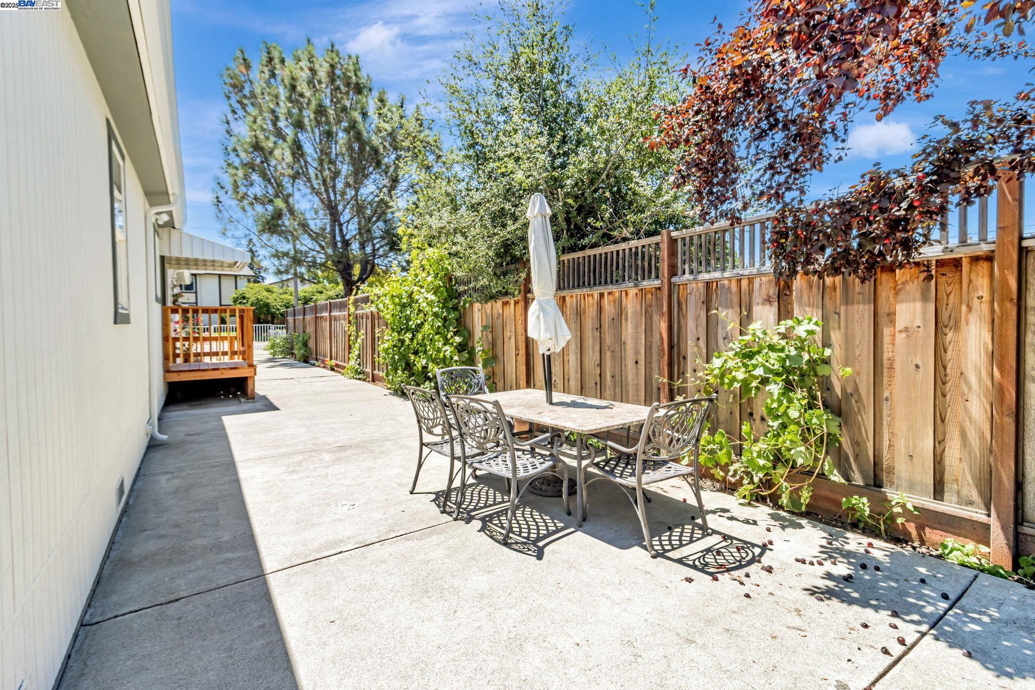 Detail Gallery Image 46 of 52 For 2940 Somerset Ave, Castro Valley,  CA 94546 - 4 Beds | 2 Baths