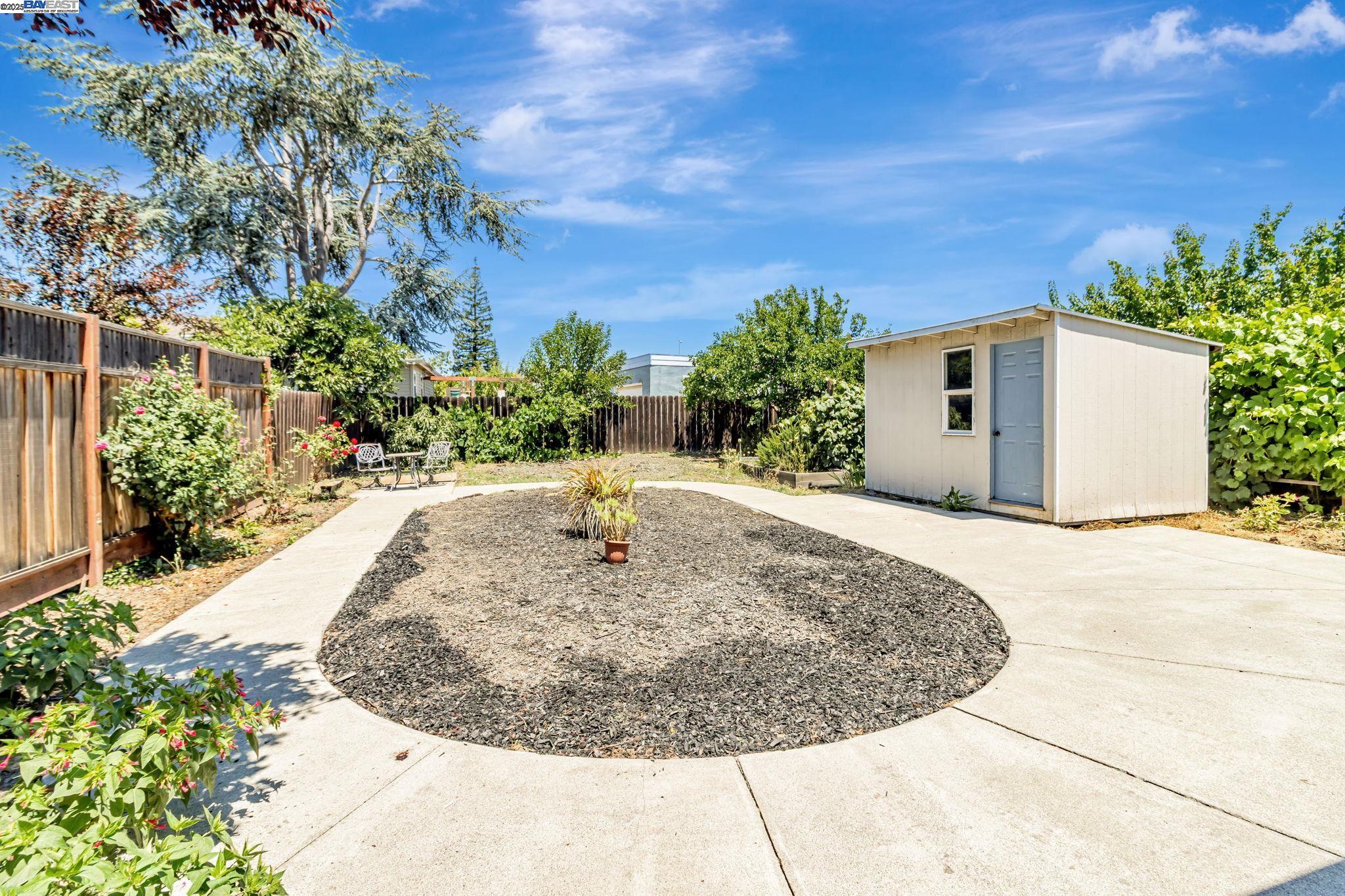 Detail Gallery Image 47 of 52 For 2940 Somerset Ave, Castro Valley,  CA 94546 - 4 Beds | 2 Baths