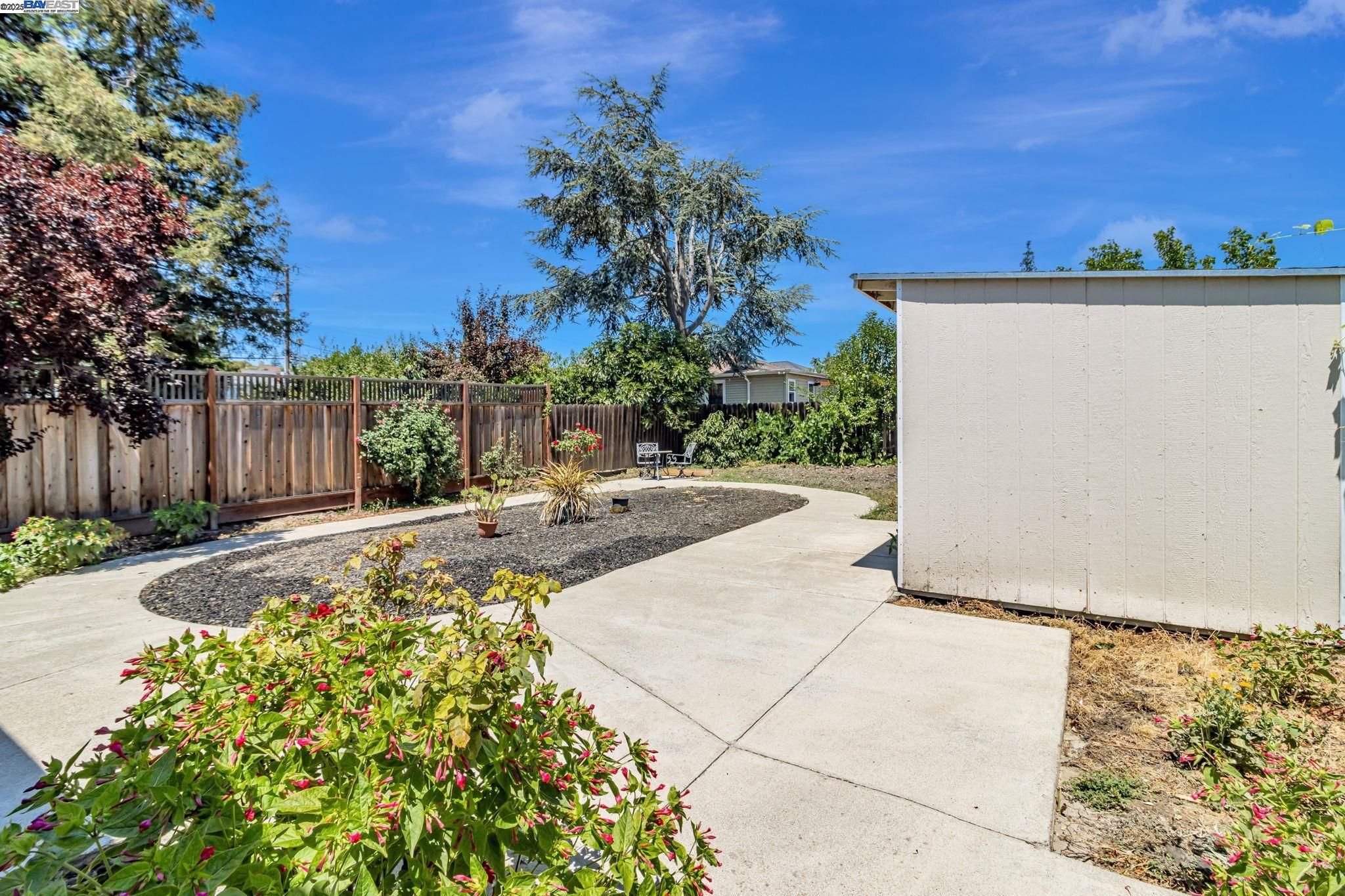 Detail Gallery Image 48 of 52 For 2940 Somerset Ave, Castro Valley,  CA 94546 - 4 Beds | 2 Baths