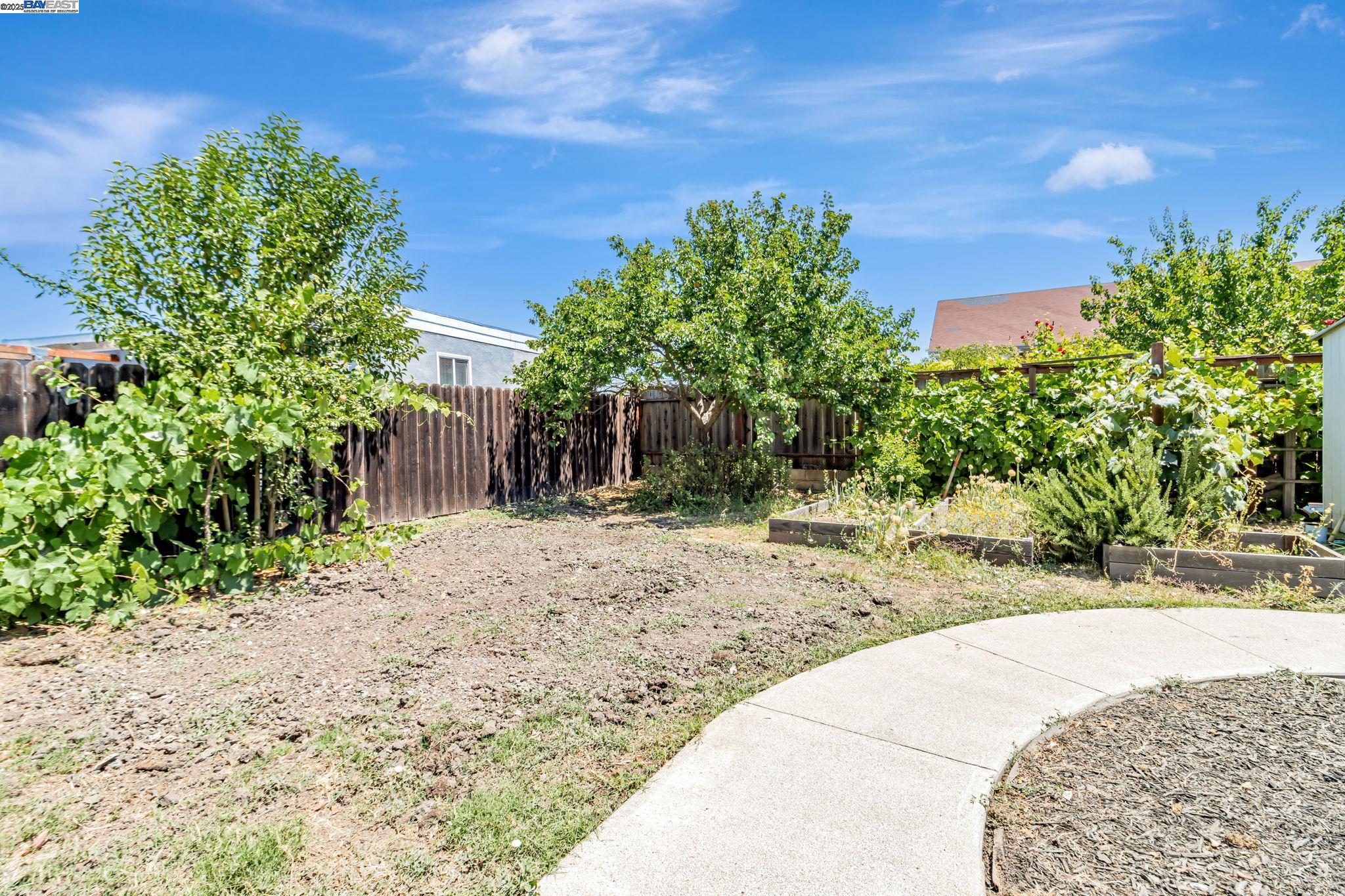Detail Gallery Image 50 of 52 For 2940 Somerset Ave, Castro Valley,  CA 94546 - 4 Beds | 2 Baths