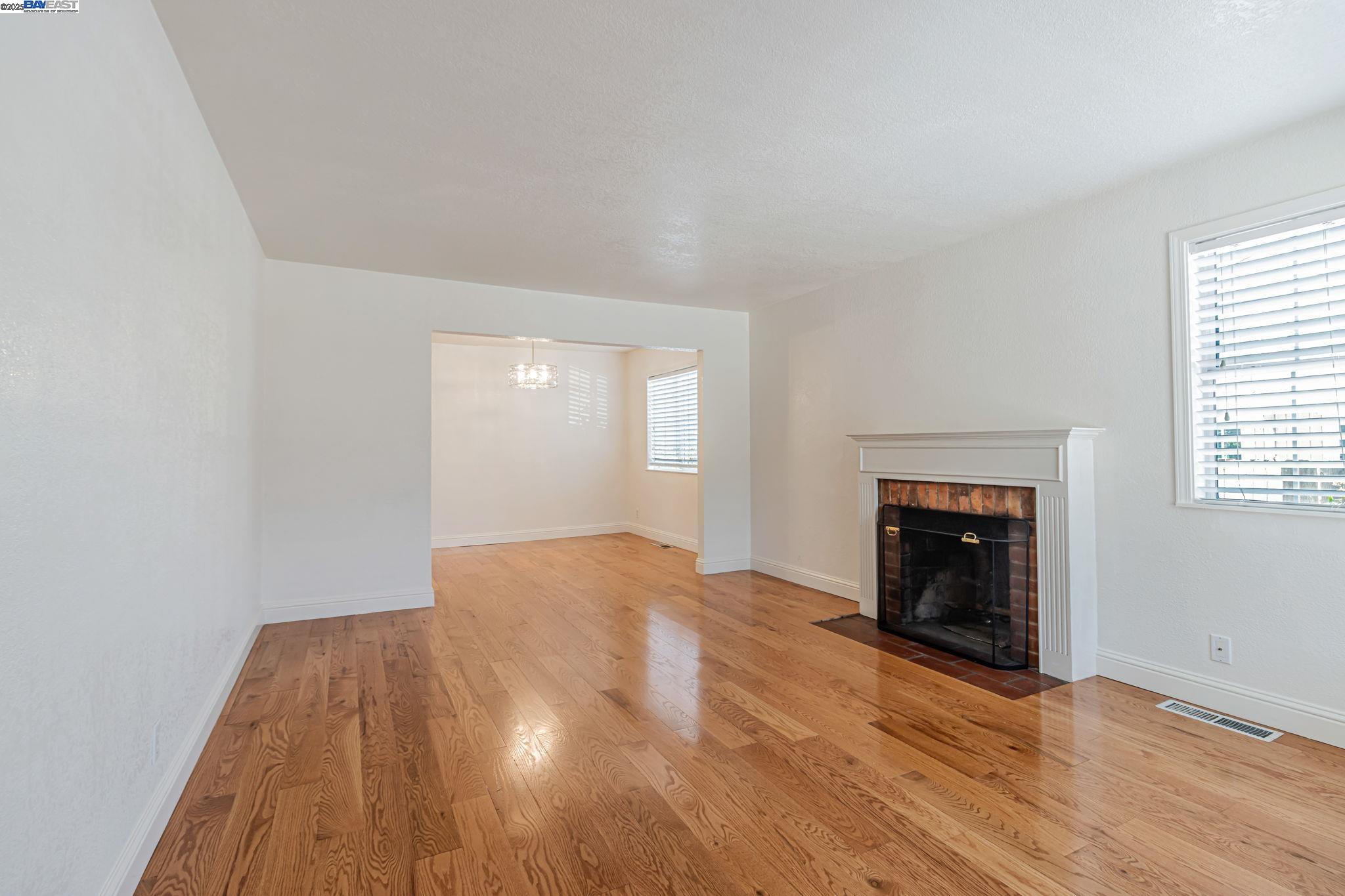 Detail Gallery Image 6 of 52 For 2940 Somerset Ave, Castro Valley,  CA 94546 - 4 Beds | 2 Baths