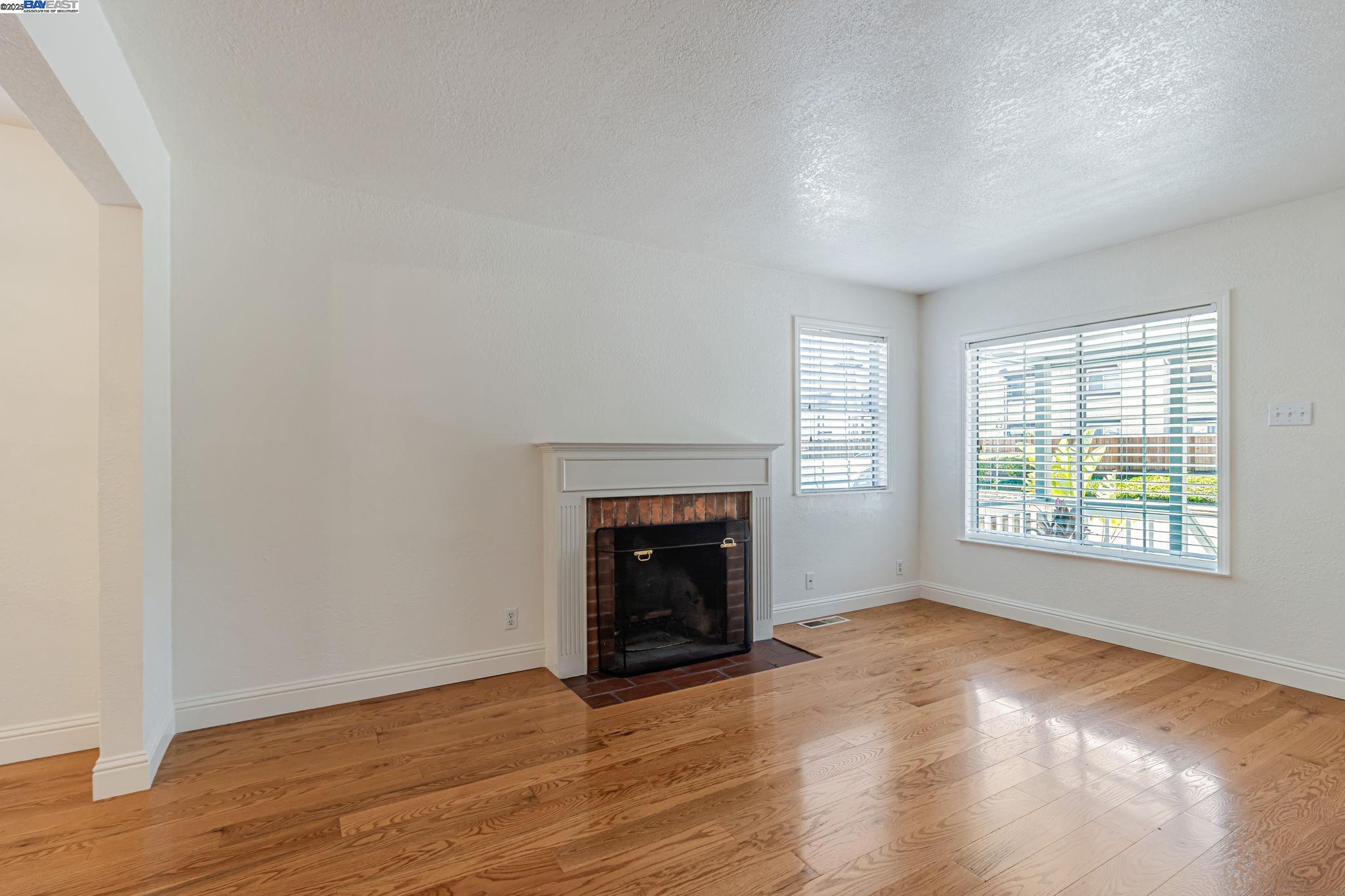 Detail Gallery Image 7 of 52 For 2940 Somerset Ave, Castro Valley,  CA 94546 - 4 Beds | 2 Baths