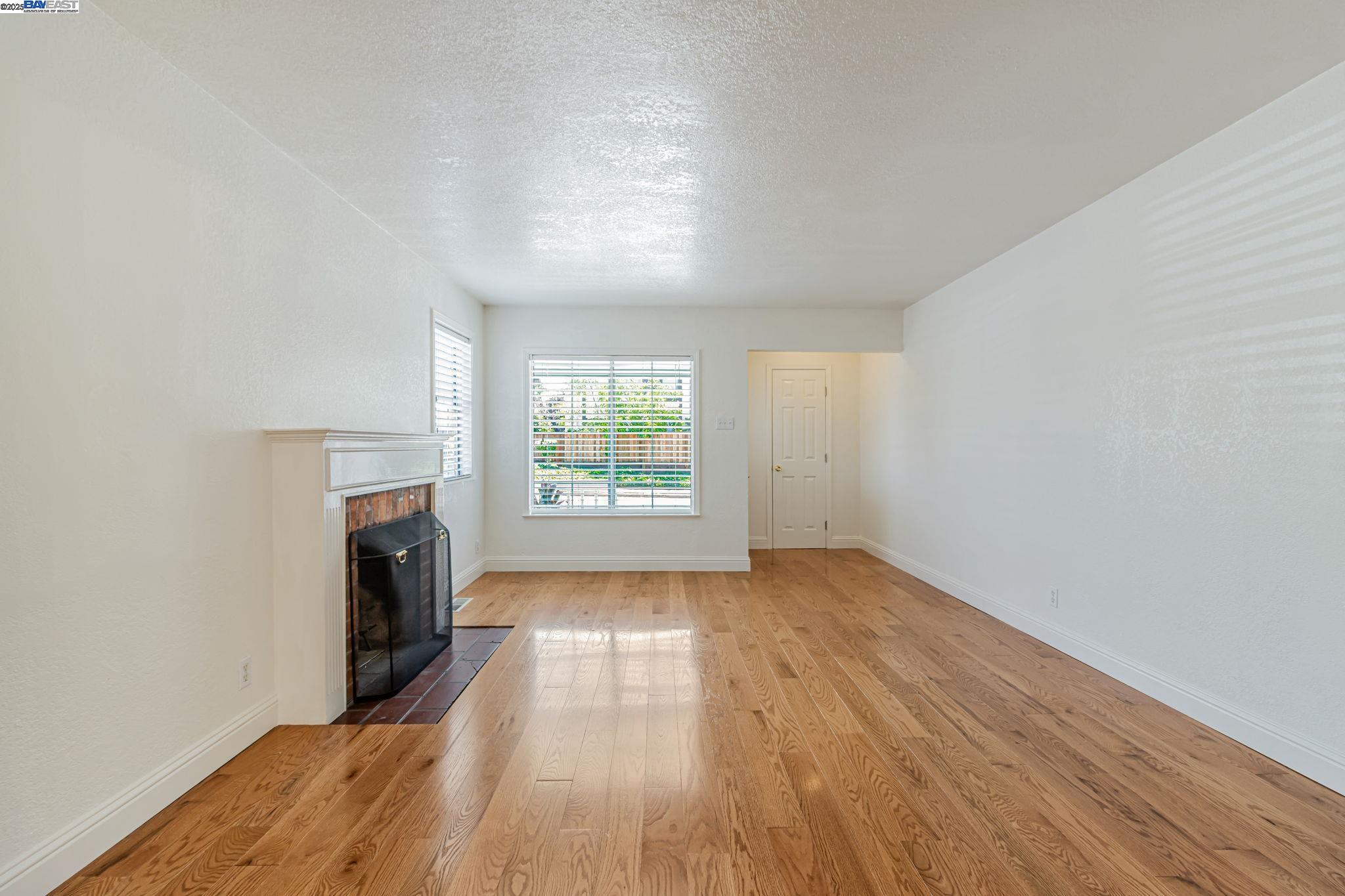 Detail Gallery Image 8 of 52 For 2940 Somerset Ave, Castro Valley,  CA 94546 - 4 Beds | 2 Baths