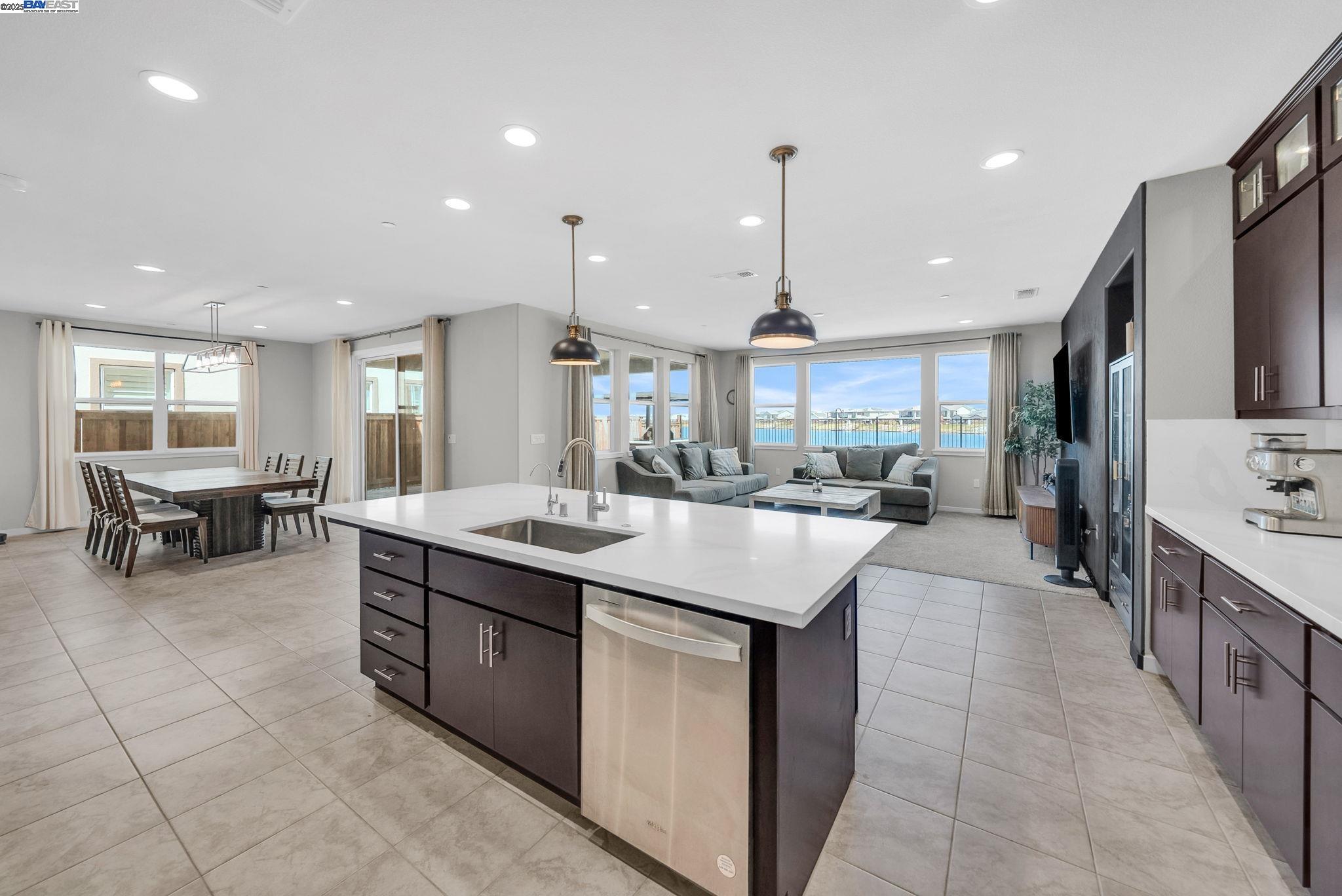 Detail Gallery Image 11 of 60 For 2859 Wylin Blvd, Lathrop,  CA 95330 - 5 Beds | 4/1 Baths