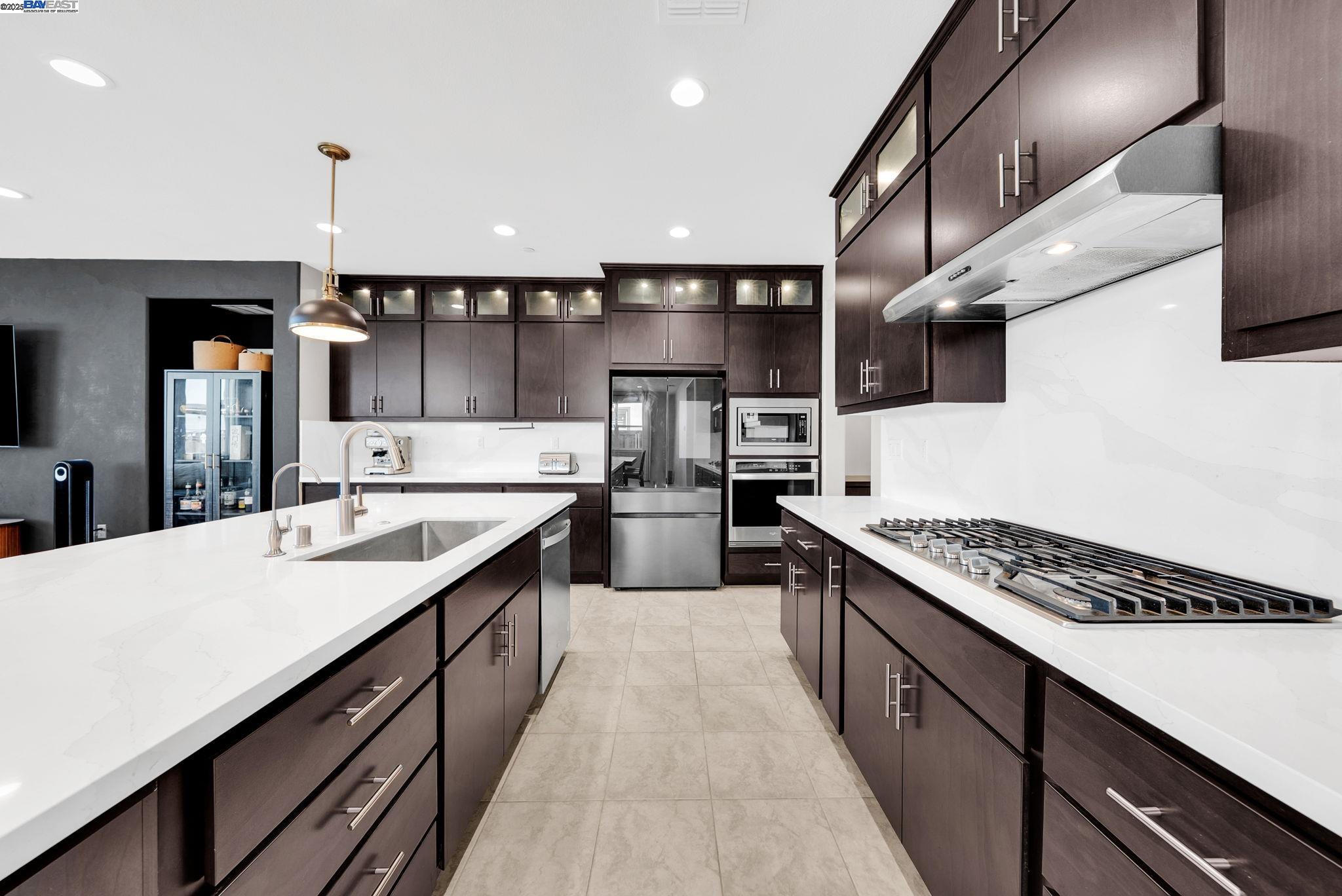 Detail Gallery Image 12 of 60 For 2859 Wylin Blvd, Lathrop,  CA 95330 - 5 Beds | 4/1 Baths