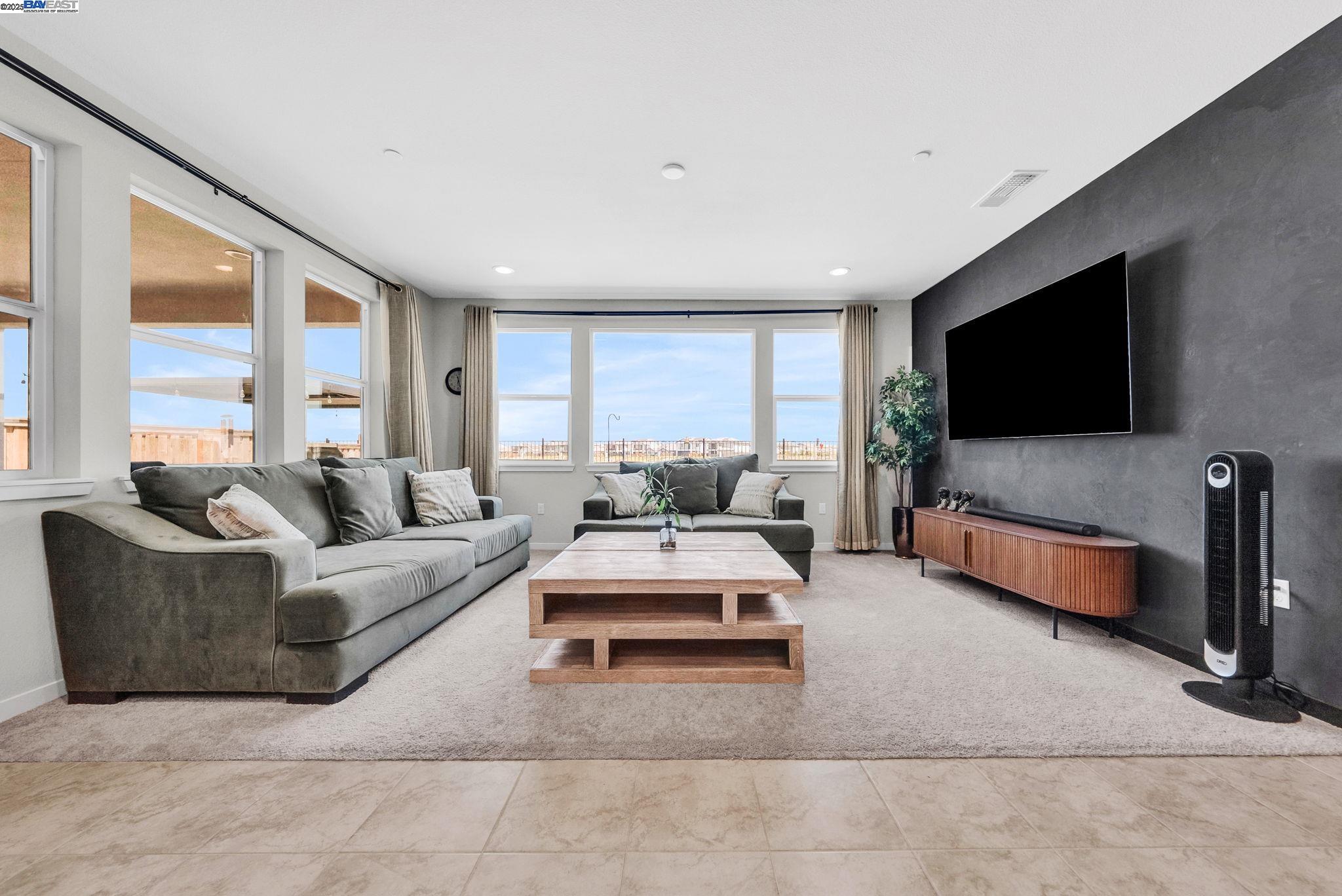 Detail Gallery Image 7 of 60 For 2859 Wylin Blvd, Lathrop,  CA 95330 - 5 Beds | 4/1 Baths