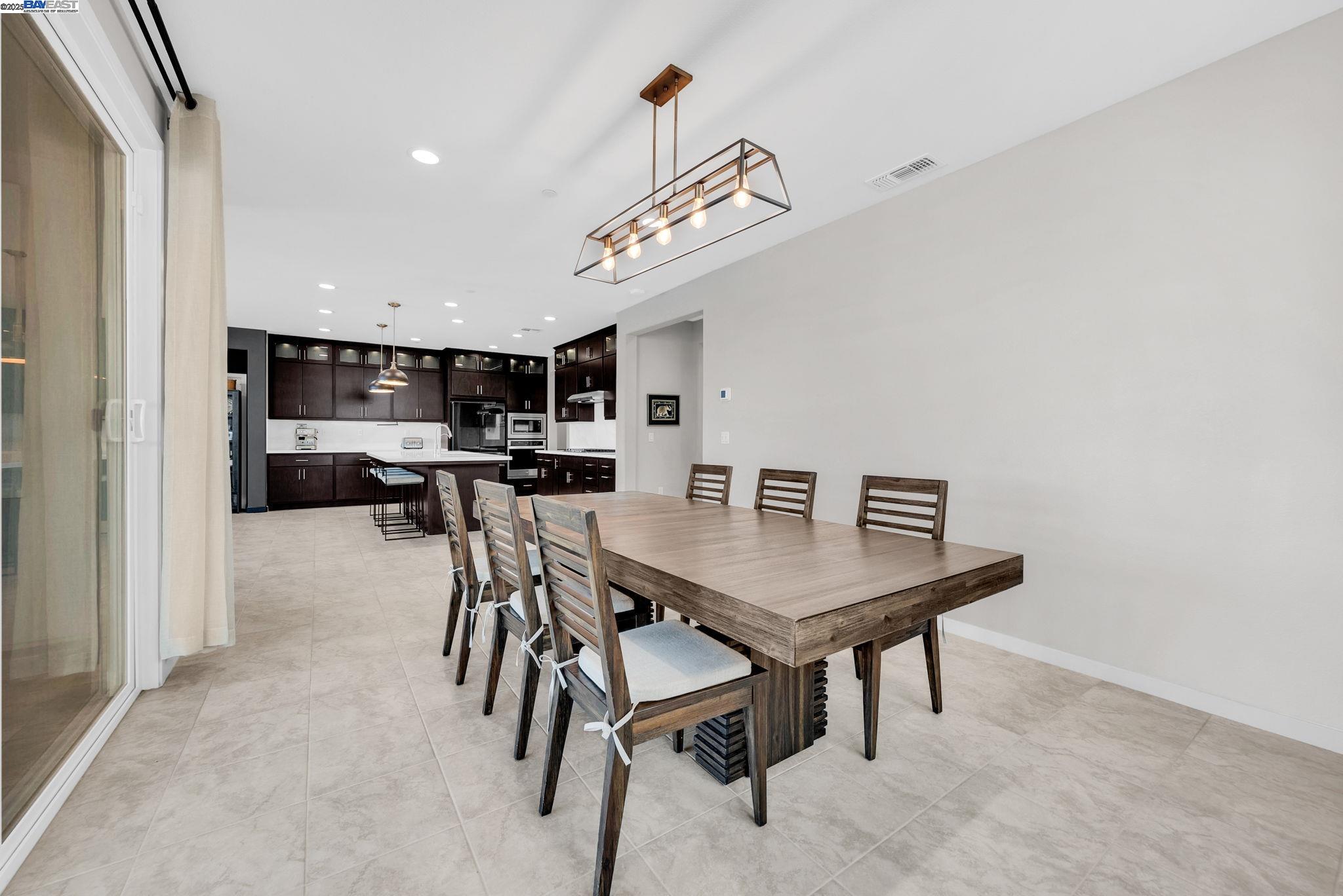 Detail Gallery Image 10 of 60 For 2859 Wylin Blvd, Lathrop,  CA 95330 - 5 Beds | 4/1 Baths