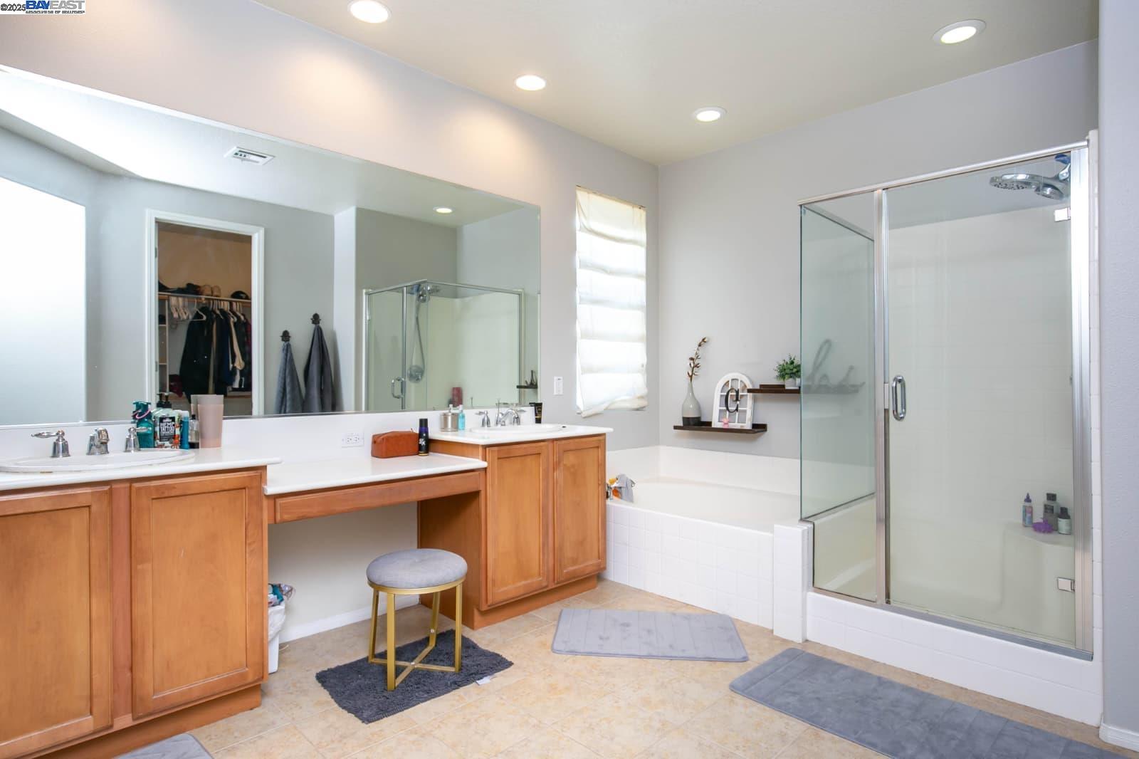Detail Gallery Image 11 of 16 For 44927 Normandy Ln, Lancaster,  CA 93534 - 3 Beds | 3 Baths