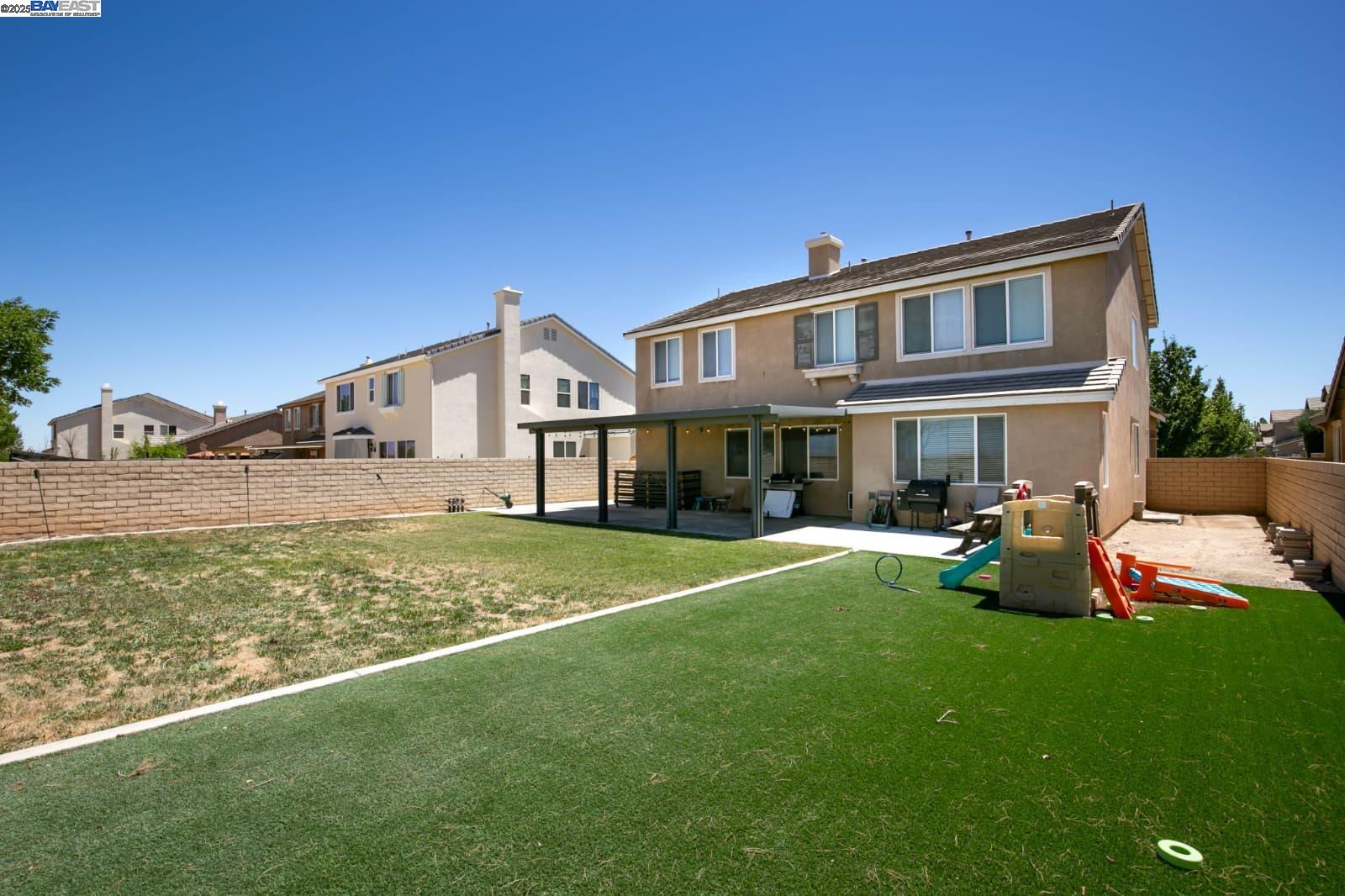 Detail Gallery Image 15 of 16 For 44927 Normandy Ln, Lancaster,  CA 93534 - 3 Beds | 3 Baths