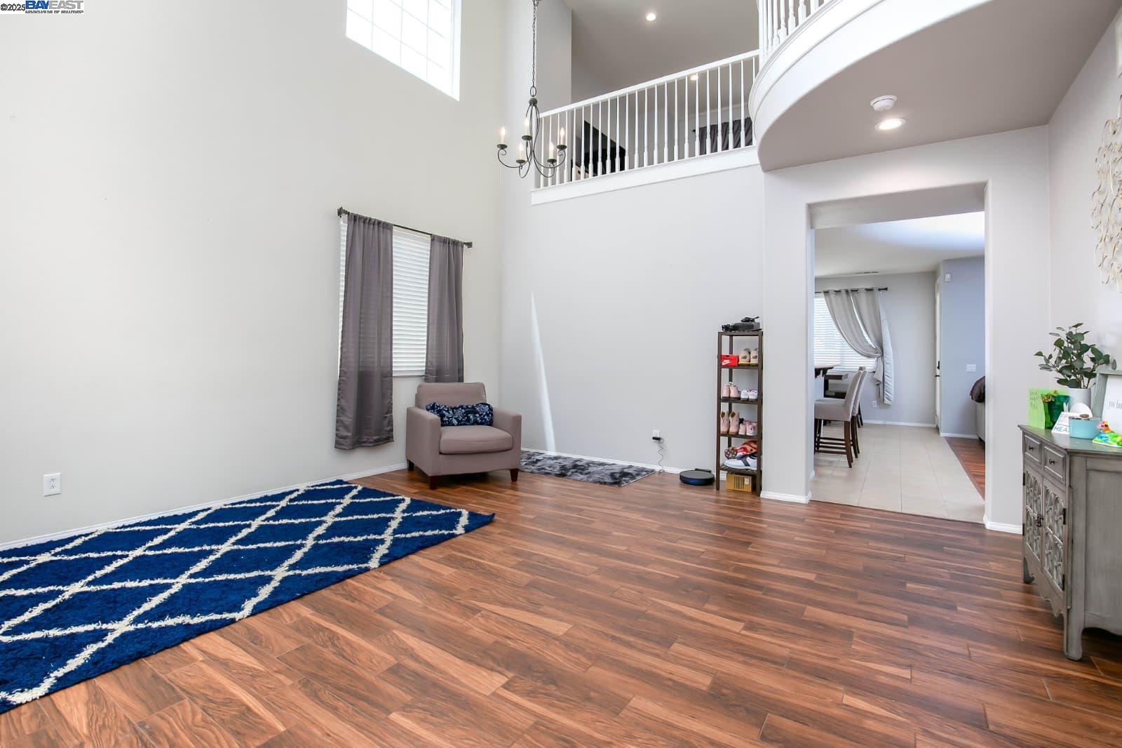 Detail Gallery Image 3 of 16 For 44927 Normandy Ln, Lancaster,  CA 93534 - 3 Beds | 3 Baths