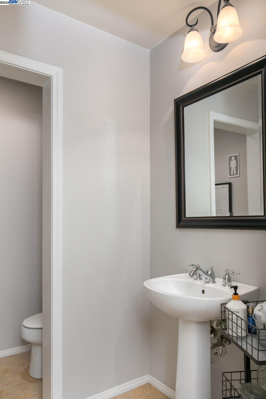 Detail Gallery Image 9 of 16 For 44927 Normandy Ln, Lancaster,  CA 93534 - 3 Beds | 3 Baths