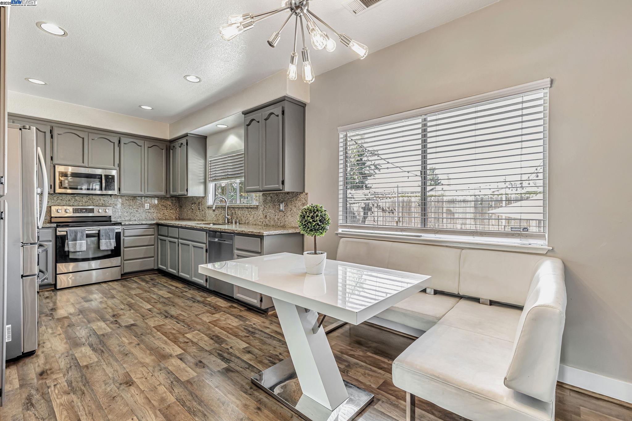 Detail Gallery Image 1 of 51 For 639 Eaker Ct, Antioch,  CA 94509 - 3 Beds | 3 Baths