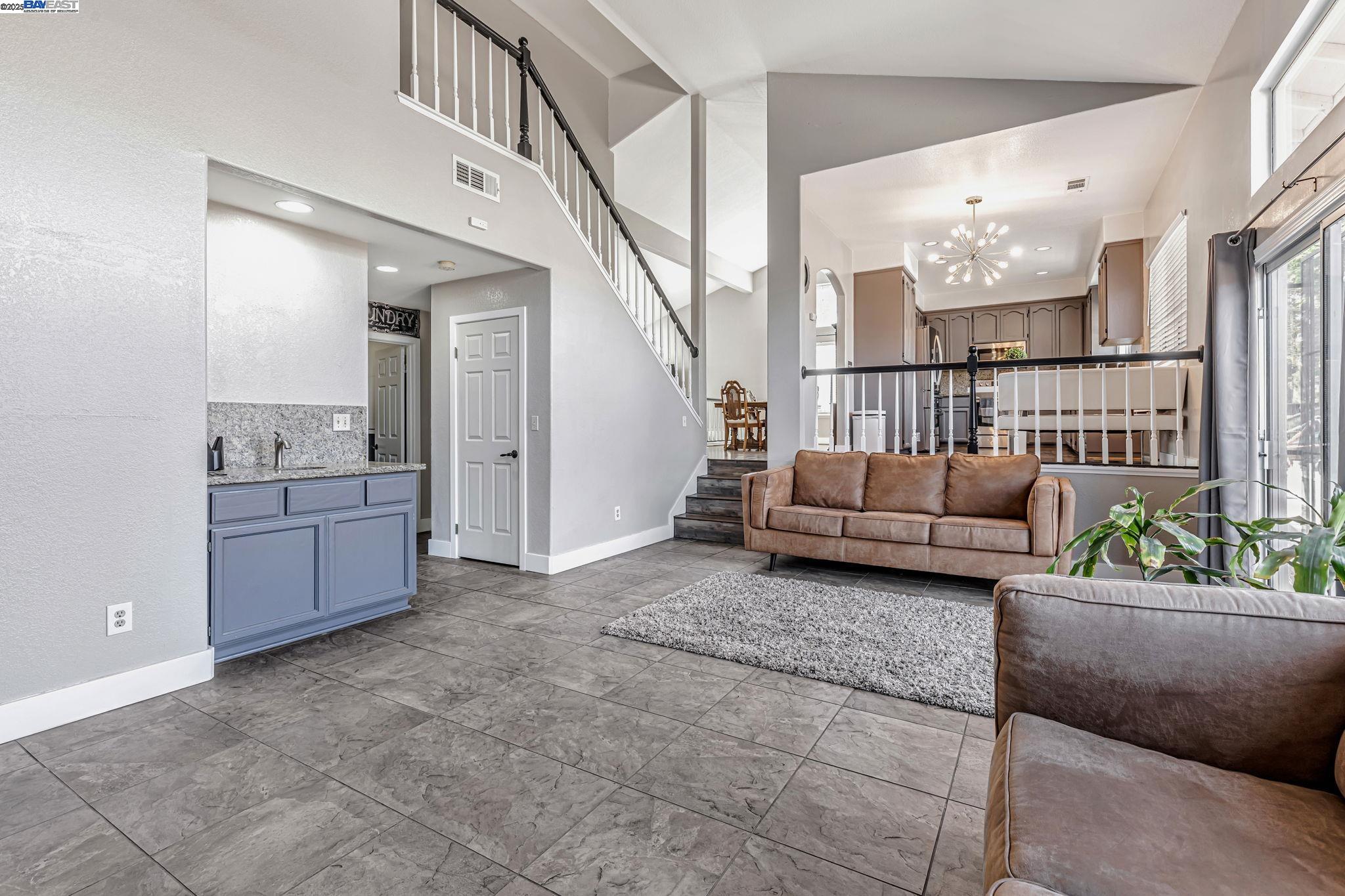 Detail Gallery Image 16 of 51 For 639 Eaker Ct, Antioch,  CA 94509 - 3 Beds | 3 Baths