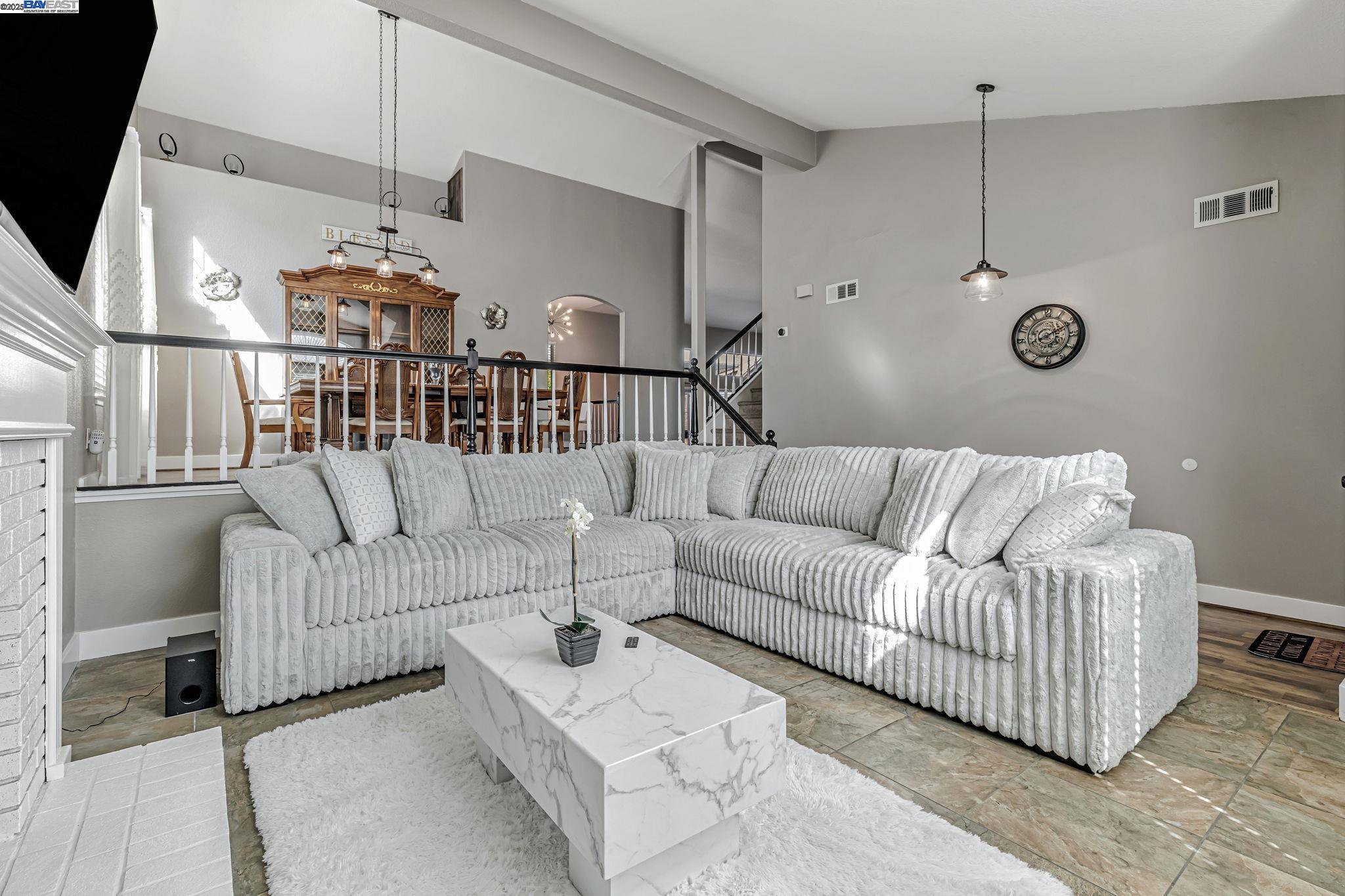 Detail Gallery Image 5 of 51 For 639 Eaker Ct, Antioch,  CA 94509 - 3 Beds | 3 Baths