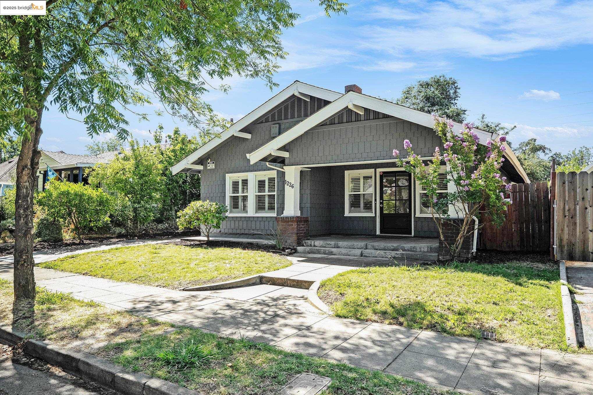 Detail Gallery Image 2 of 29 For 1226 W Elm Street, Stockton,  CA 95203-1631 - 2 Beds | 1 Baths