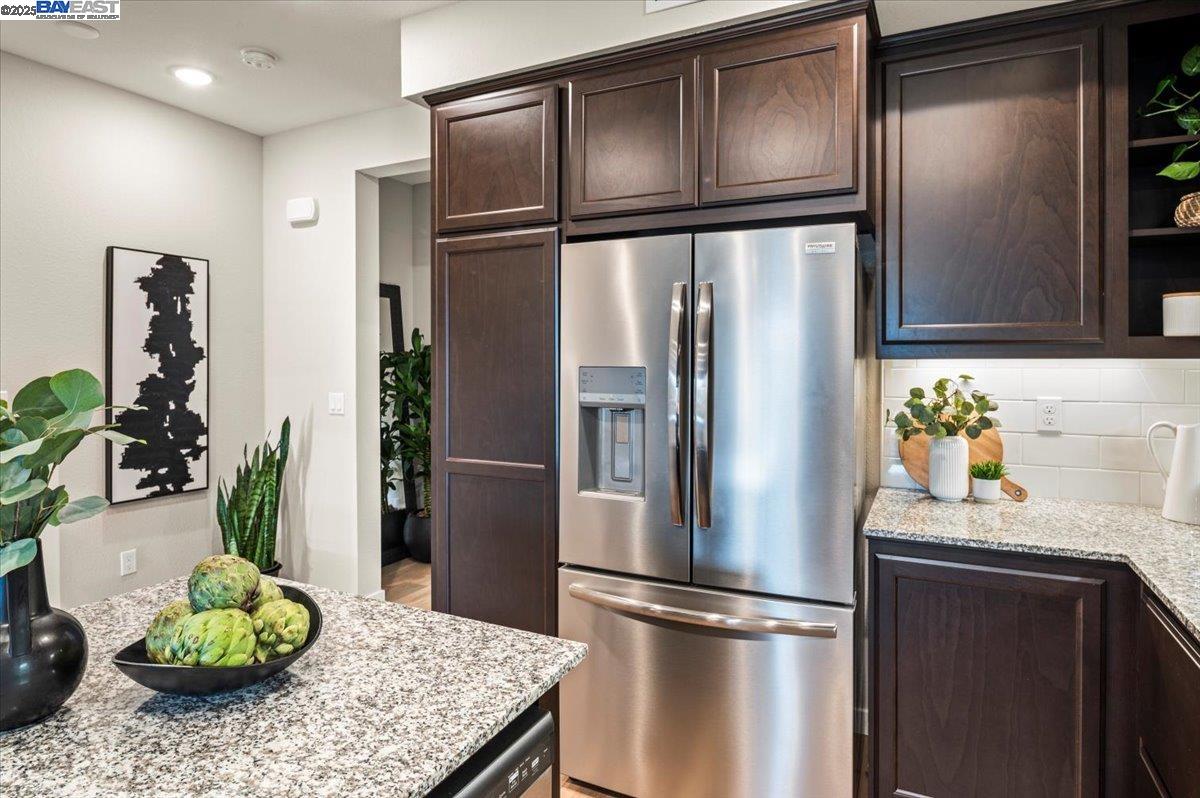 Detail Gallery Image 14 of 42 For 1726 17th St, Oakland,  CA 94607 - 3 Beds | 3 Baths