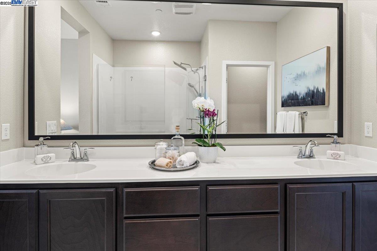 Detail Gallery Image 24 of 42 For 1726 17th St, Oakland,  CA 94607 - 3 Beds | 3 Baths