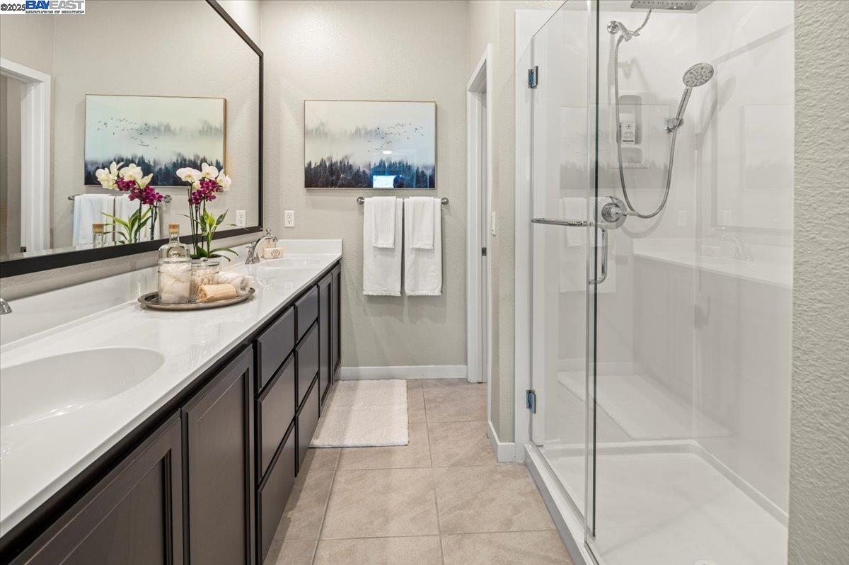 Detail Gallery Image 25 of 42 For 1726 17th St, Oakland,  CA 94607 - 3 Beds | 3 Baths