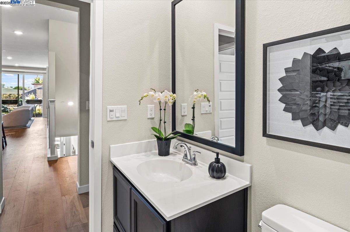 Detail Gallery Image 31 of 42 For 1726 17th St, Oakland,  CA 94607 - 3 Beds | 3 Baths
