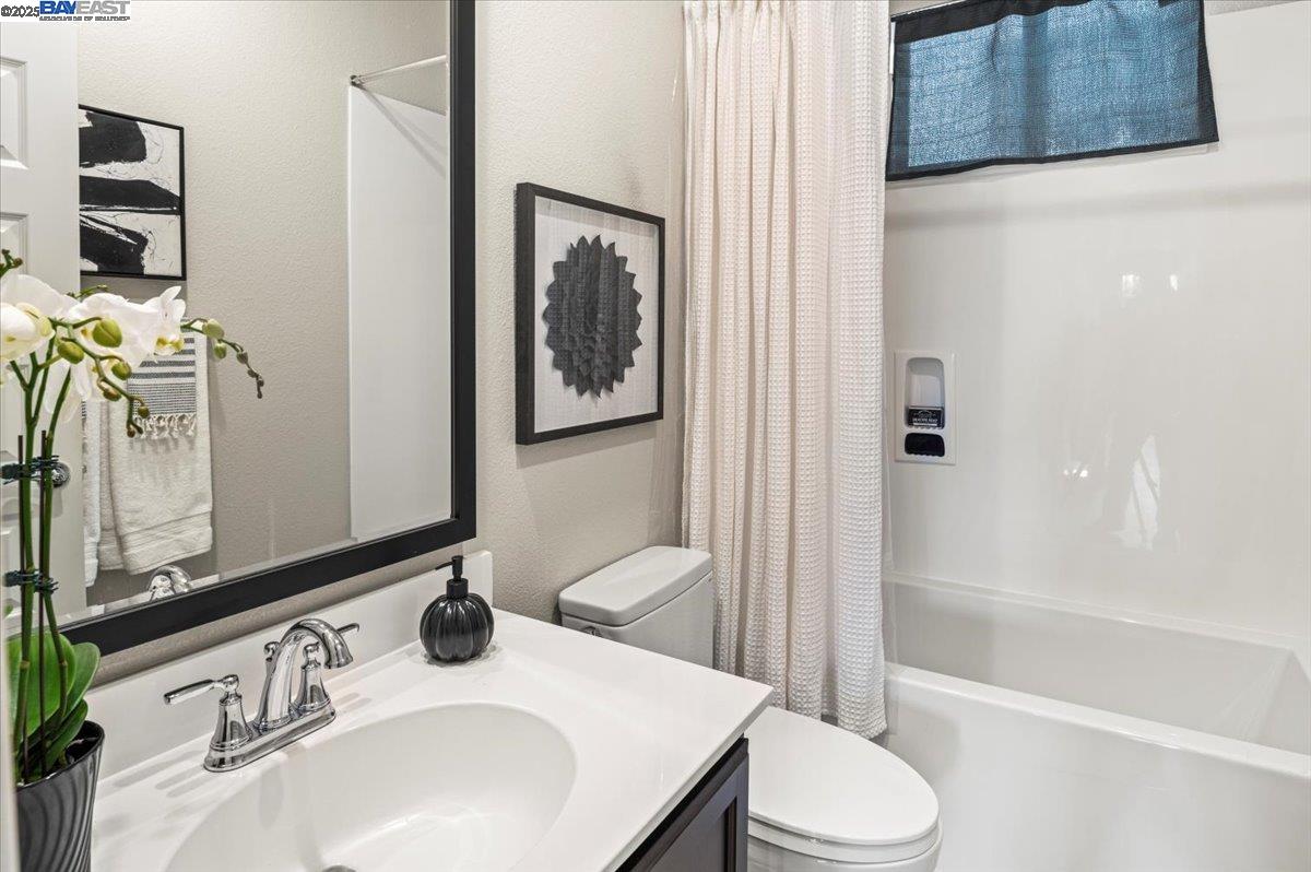 Detail Gallery Image 32 of 42 For 1726 17th St, Oakland,  CA 94607 - 3 Beds | 3 Baths