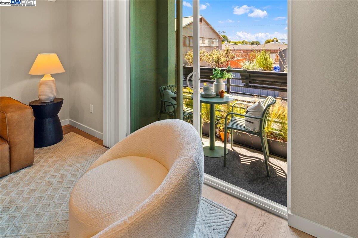 Detail Gallery Image 5 of 42 For 1726 17th St, Oakland,  CA 94607 - 3 Beds | 3 Baths