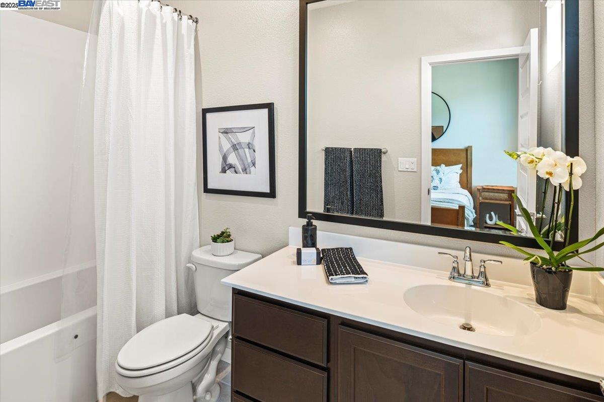 Detail Gallery Image 37 of 42 For 1726 17th St, Oakland,  CA 94607 - 3 Beds | 3 Baths