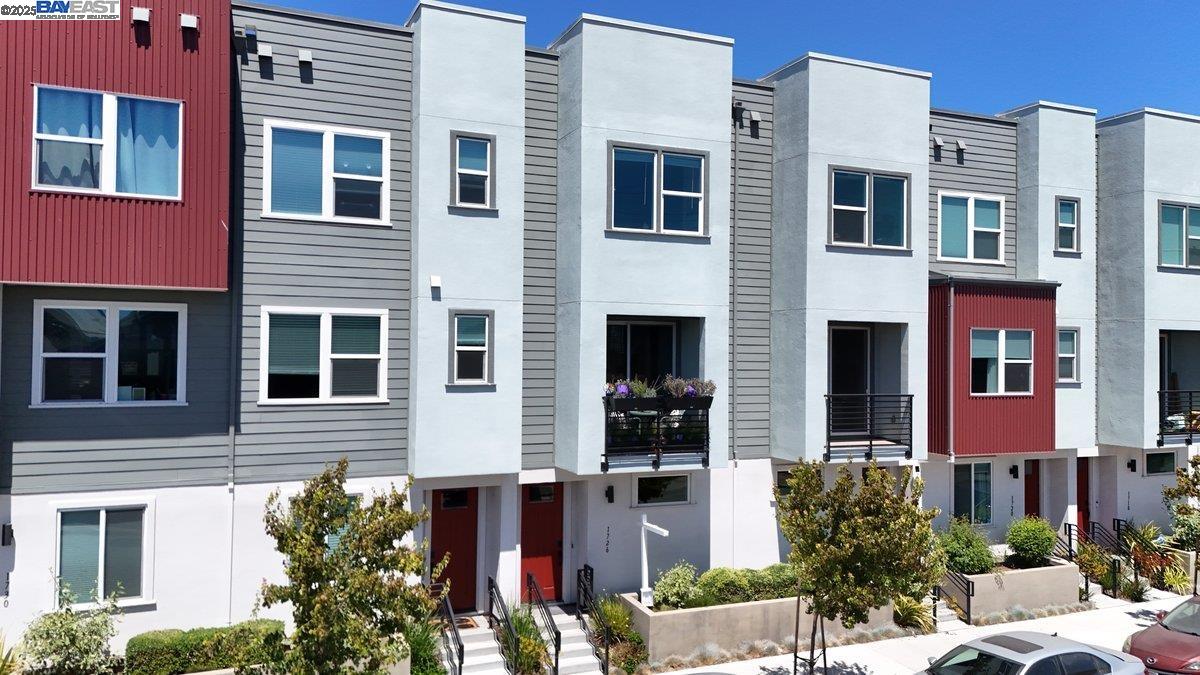 Detail Gallery Image 42 of 42 For 1726 17th St, Oakland,  CA 94607 - 3 Beds | 3 Baths