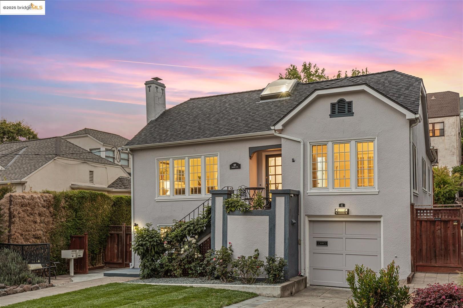 Detail Gallery Image 3 of 57 For 61 Wildwood Ave, Piedmont,  CA 94610 - 6 Beds | 4/1 Baths