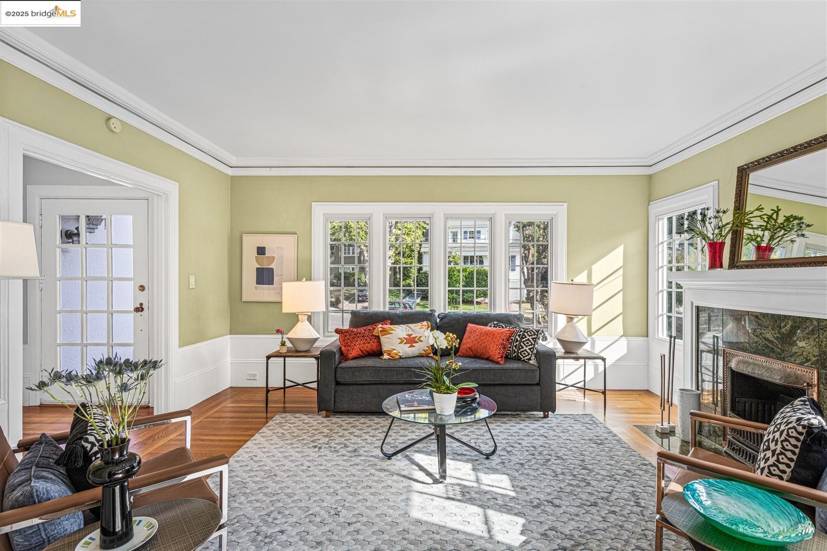 Detail Gallery Image 5 of 57 For 61 Wildwood Ave, Piedmont,  CA 94610 - 6 Beds | 4/1 Baths