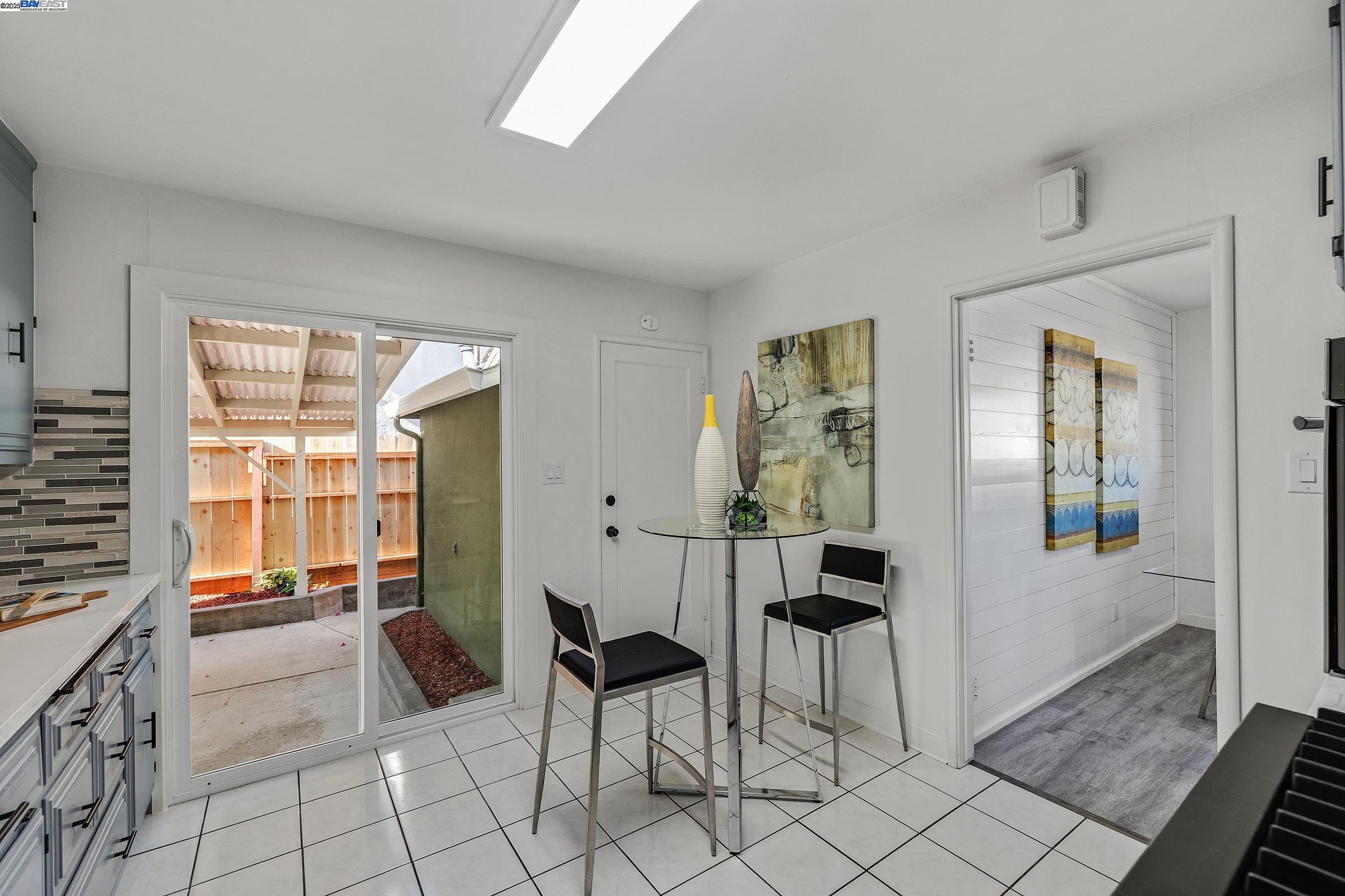 Detail Gallery Image 14 of 33 For 19077 Gliddon St, Castro Valley,  CA 94546 - 3 Beds | 1 Baths