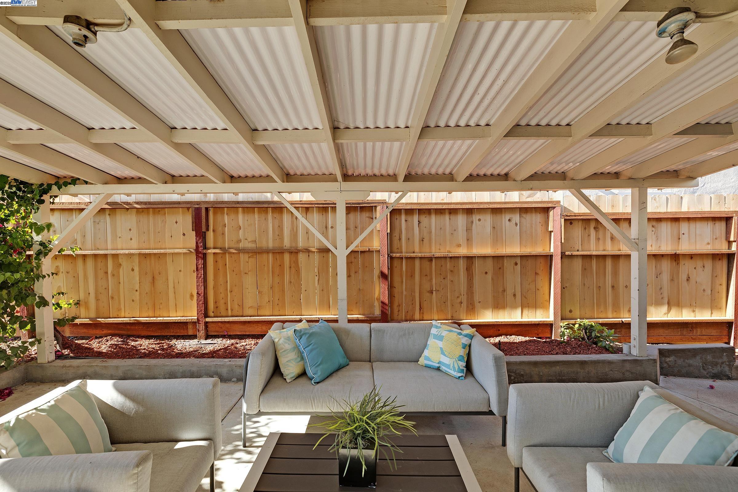 Detail Gallery Image 26 of 33 For 19077 Gliddon St, Castro Valley,  CA 94546 - 3 Beds | 1 Baths