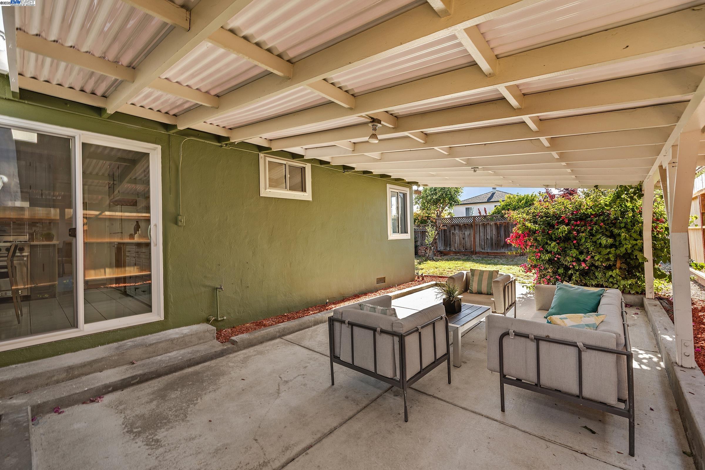 Detail Gallery Image 27 of 33 For 19077 Gliddon St, Castro Valley,  CA 94546 - 3 Beds | 1 Baths