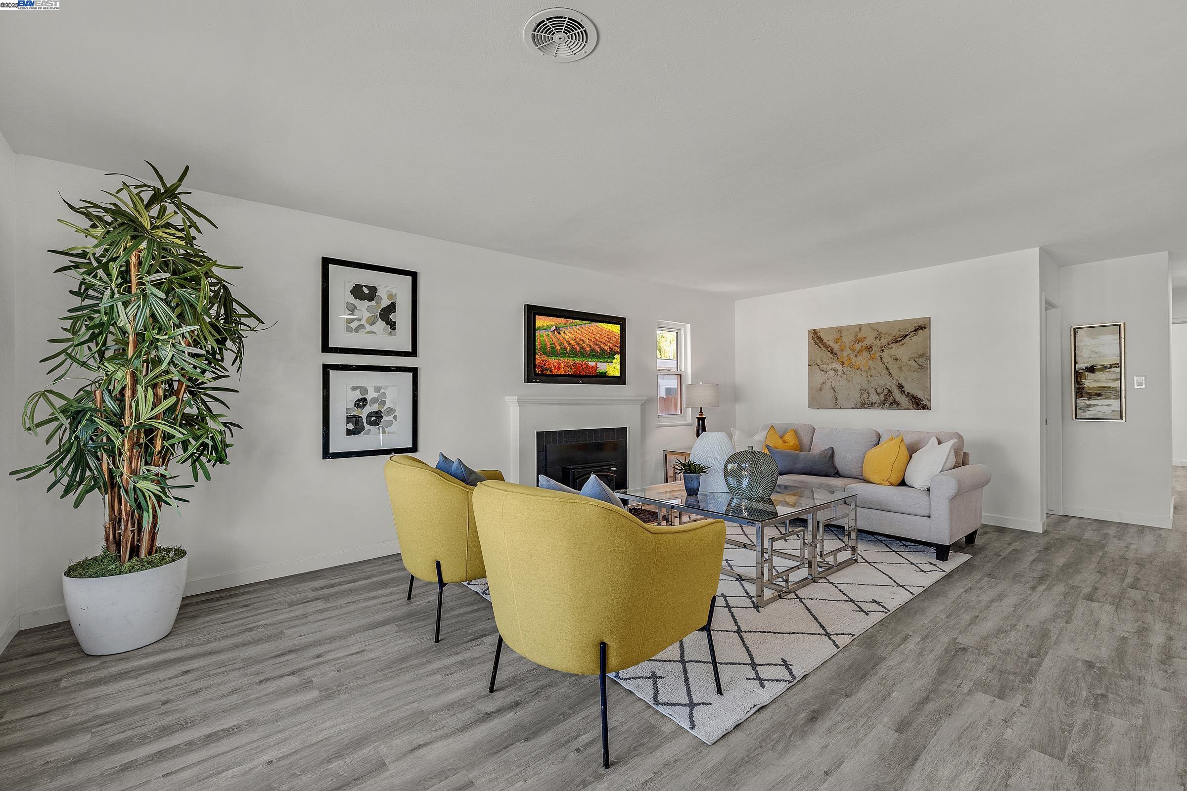 Detail Gallery Image 6 of 33 For 19077 Gliddon St, Castro Valley,  CA 94546 - 3 Beds | 1 Baths