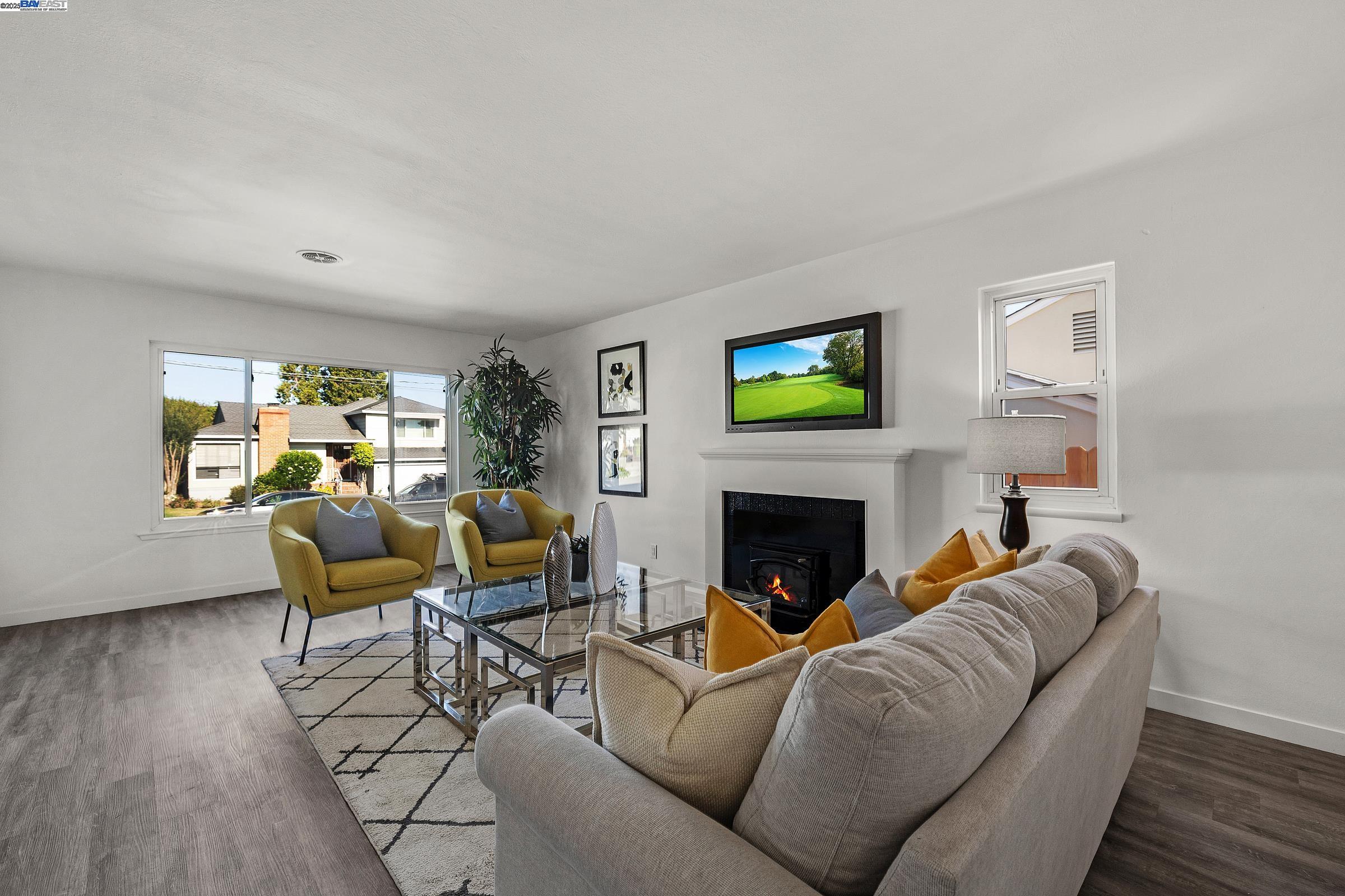 Detail Gallery Image 9 of 33 For 19077 Gliddon St, Castro Valley,  CA 94546 - 3 Beds | 1 Baths