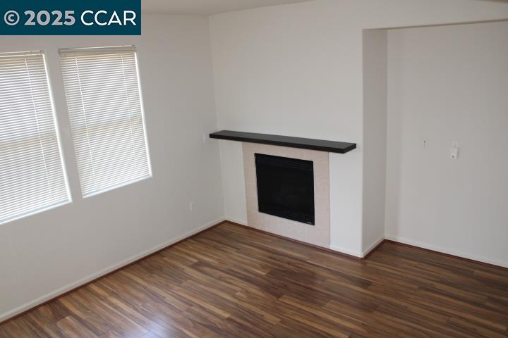Detail Gallery Image 2 of 25 For 2027 Tsushima St, Hercules,  CA 94547 - 3 Beds | 3/1 Baths