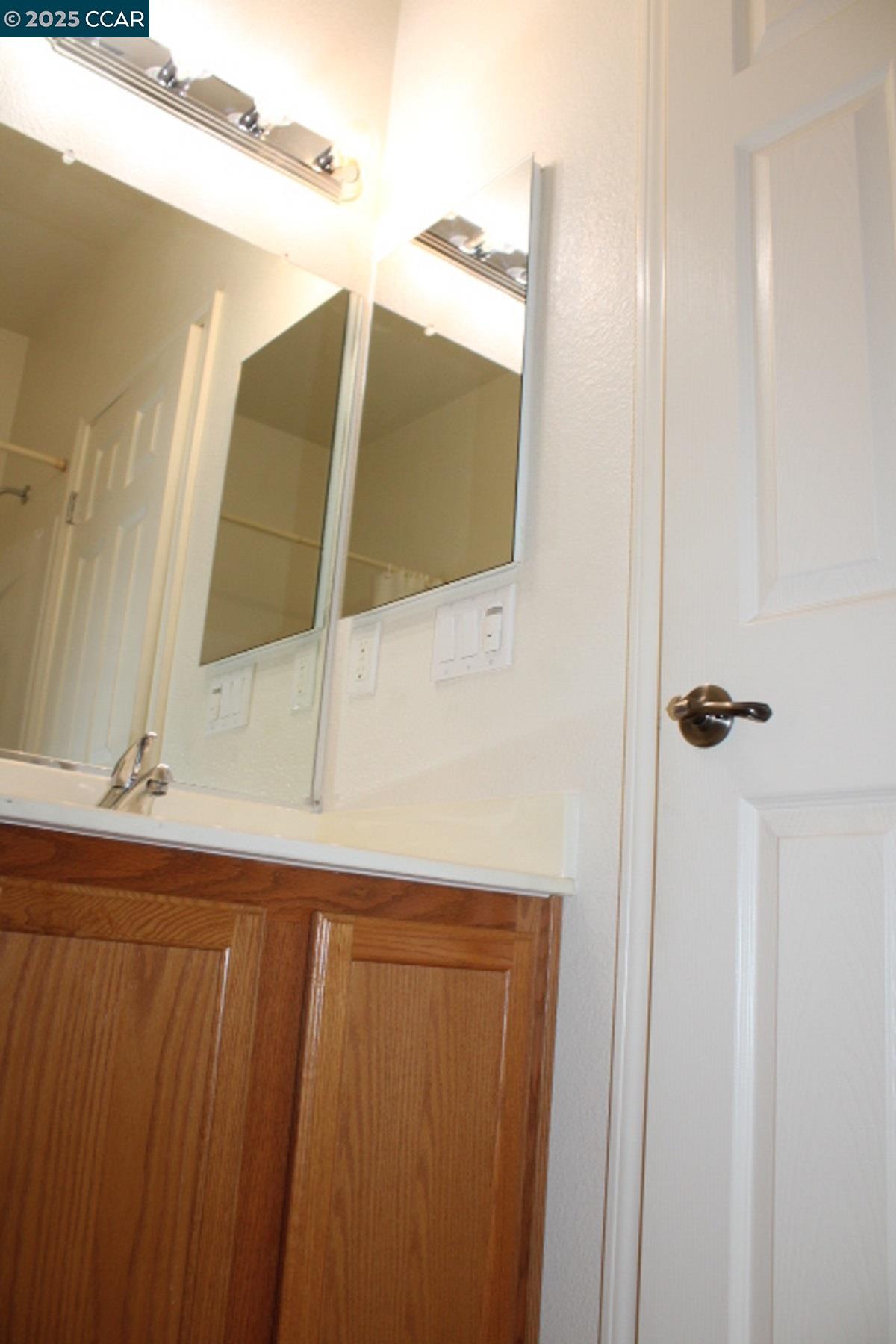 Detail Gallery Image 14 of 25 For 2027 Tsushima St, Hercules,  CA 94547 - 3 Beds | 3/1 Baths