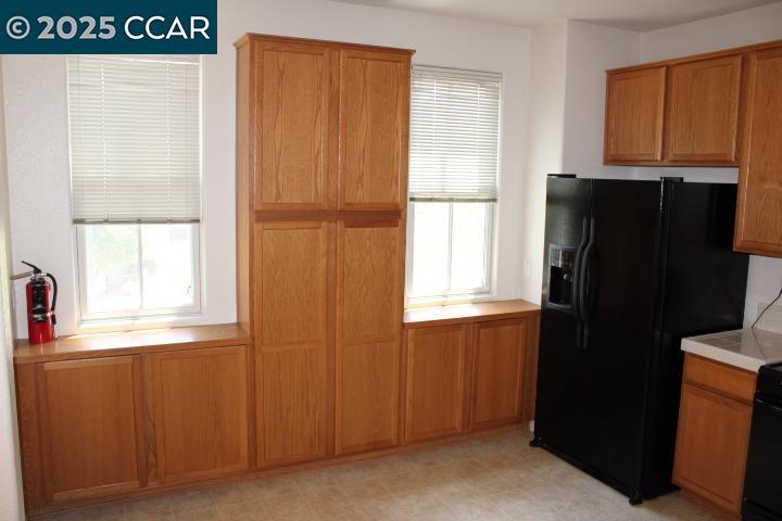 Detail Gallery Image 5 of 25 For 2027 Tsushima St, Hercules,  CA 94547 - 3 Beds | 3/1 Baths
