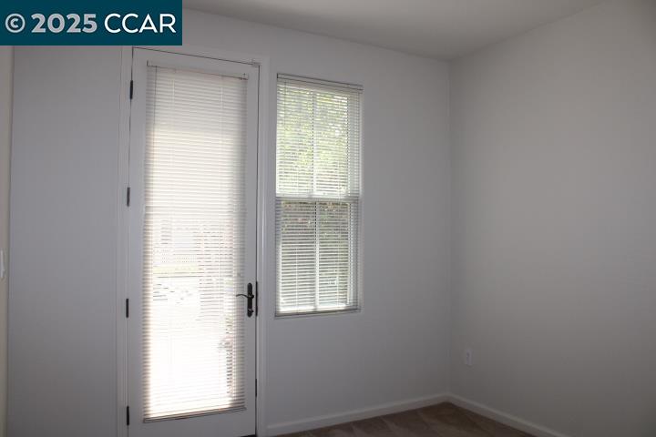 Detail Gallery Image 6 of 25 For 2027 Tsushima St, Hercules,  CA 94547 - 3 Beds | 3/1 Baths