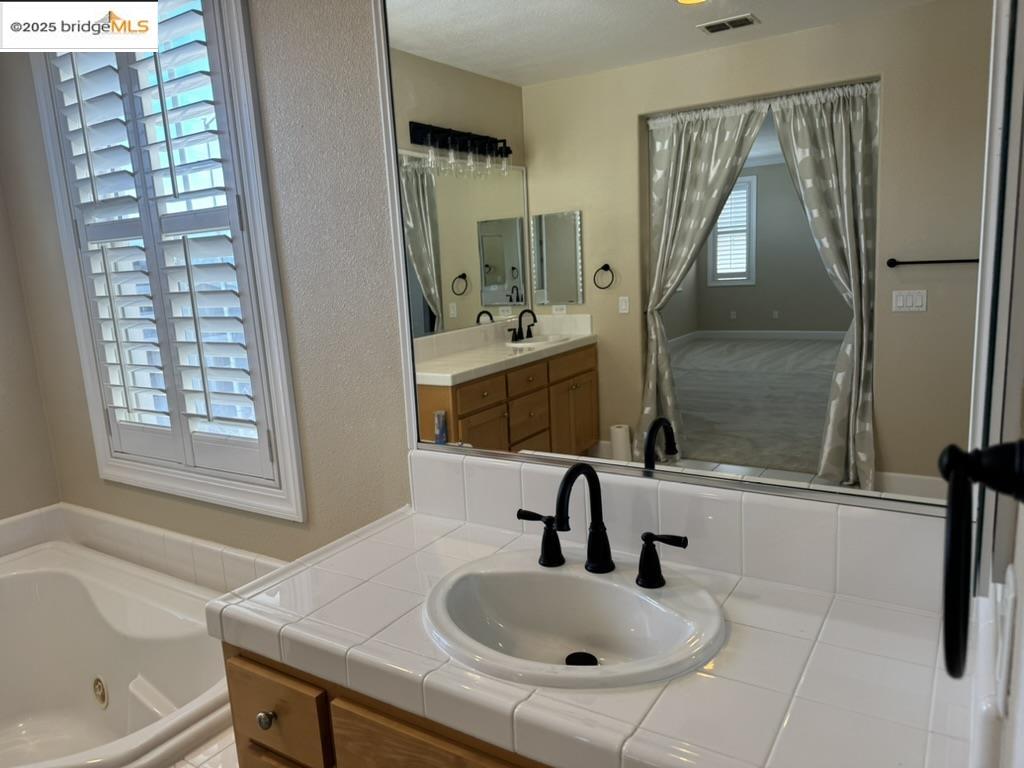Detail Gallery Image 15 of 29 For 203 Seaview Dr, Richmond,  CA 94801 - 4 Beds | 3/1 Baths