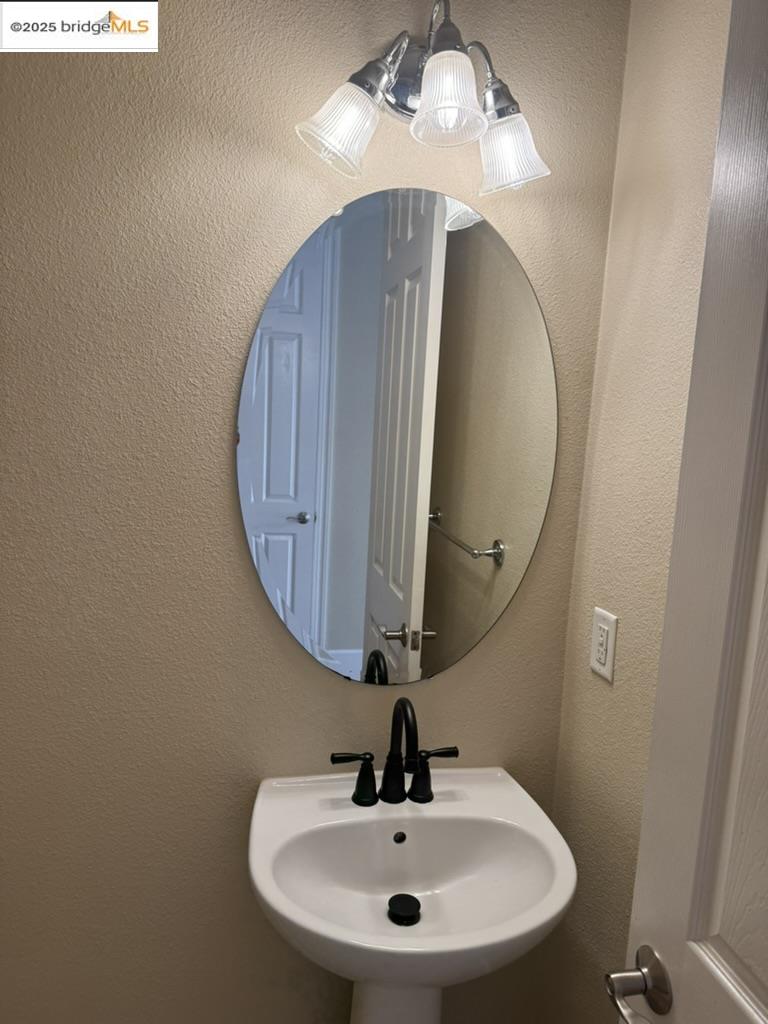 Detail Gallery Image 5 of 29 For 203 Seaview Dr, Richmond,  CA 94801 - 4 Beds | 3/1 Baths