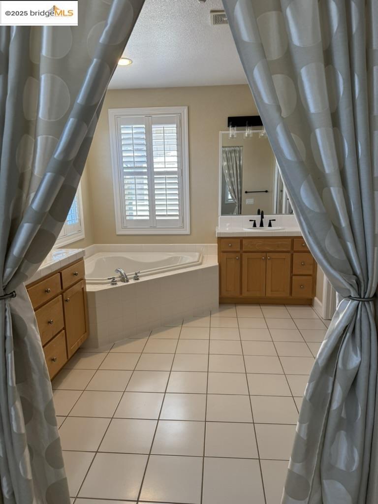 Detail Gallery Image 10 of 29 For 203 Seaview Dr, Richmond,  CA 94801 - 4 Beds | 3/1 Baths