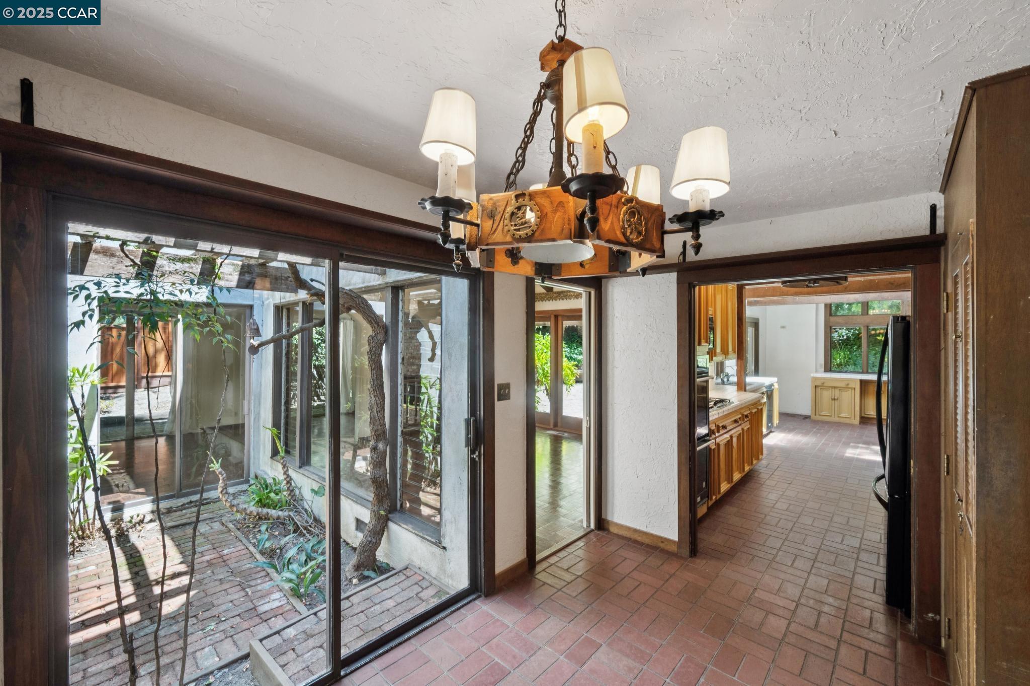 Detail Gallery Image 13 of 60 For 694 Old Jonas Hill Rd, Lafayette,  CA 94549 - 4 Beds | 3/1 Baths
