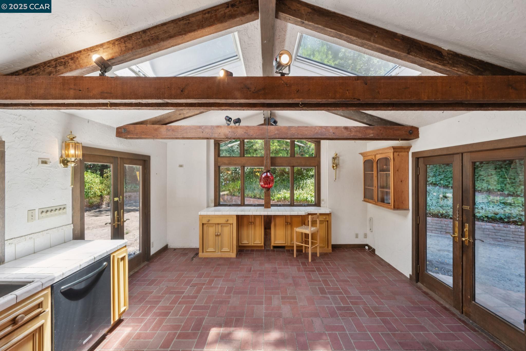 Detail Gallery Image 14 of 60 For 694 Old Jonas Hill Rd, Lafayette,  CA 94549 - 4 Beds | 3/1 Baths