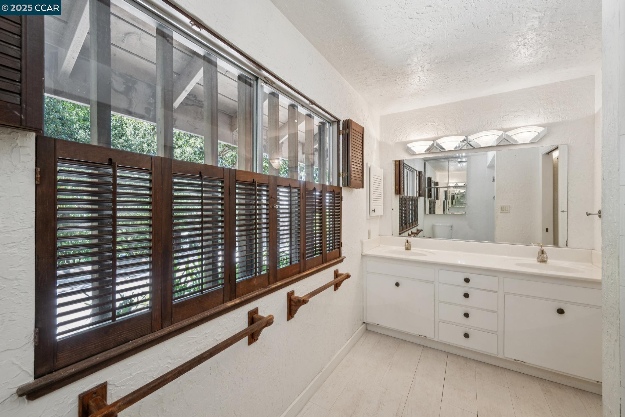 Detail Gallery Image 38 of 60 For 694 Old Jonas Hill Rd, Lafayette,  CA 94549 - 4 Beds | 3/1 Baths