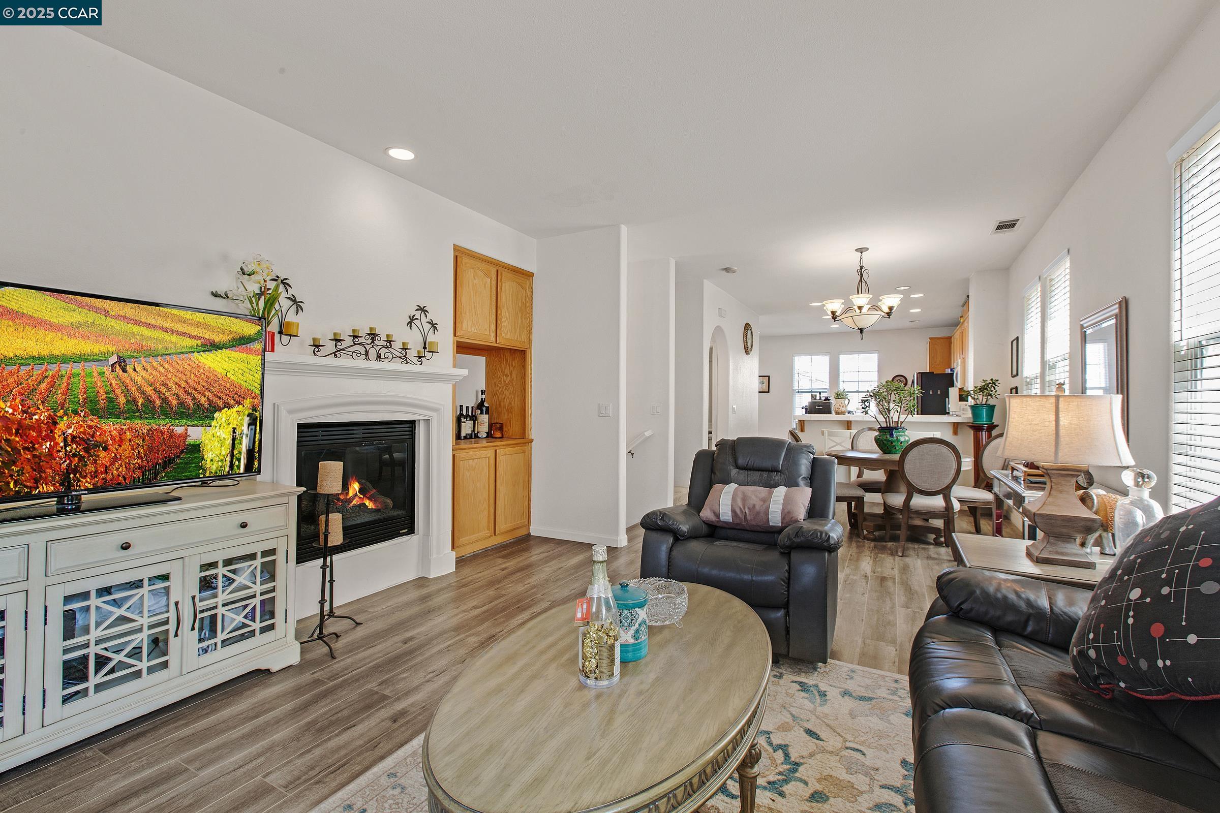 Detail Gallery Image 19 of 36 For 5349 Eagle Court, Richmond,  CA 94806 - 3 Beds | 3/1 Baths