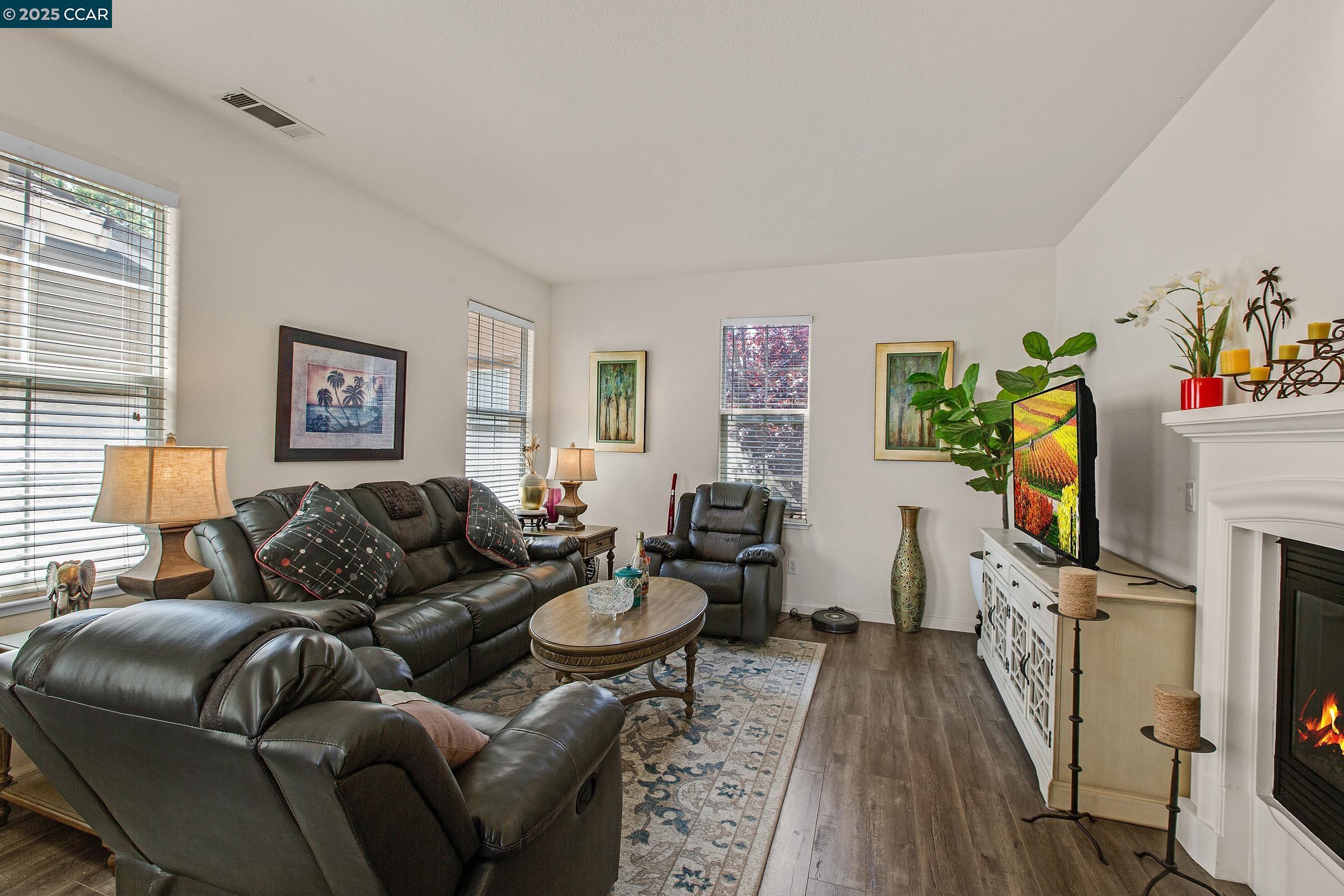 Detail Gallery Image 20 of 36 For 5349 Eagle Court, Richmond,  CA 94806 - 3 Beds | 3/1 Baths